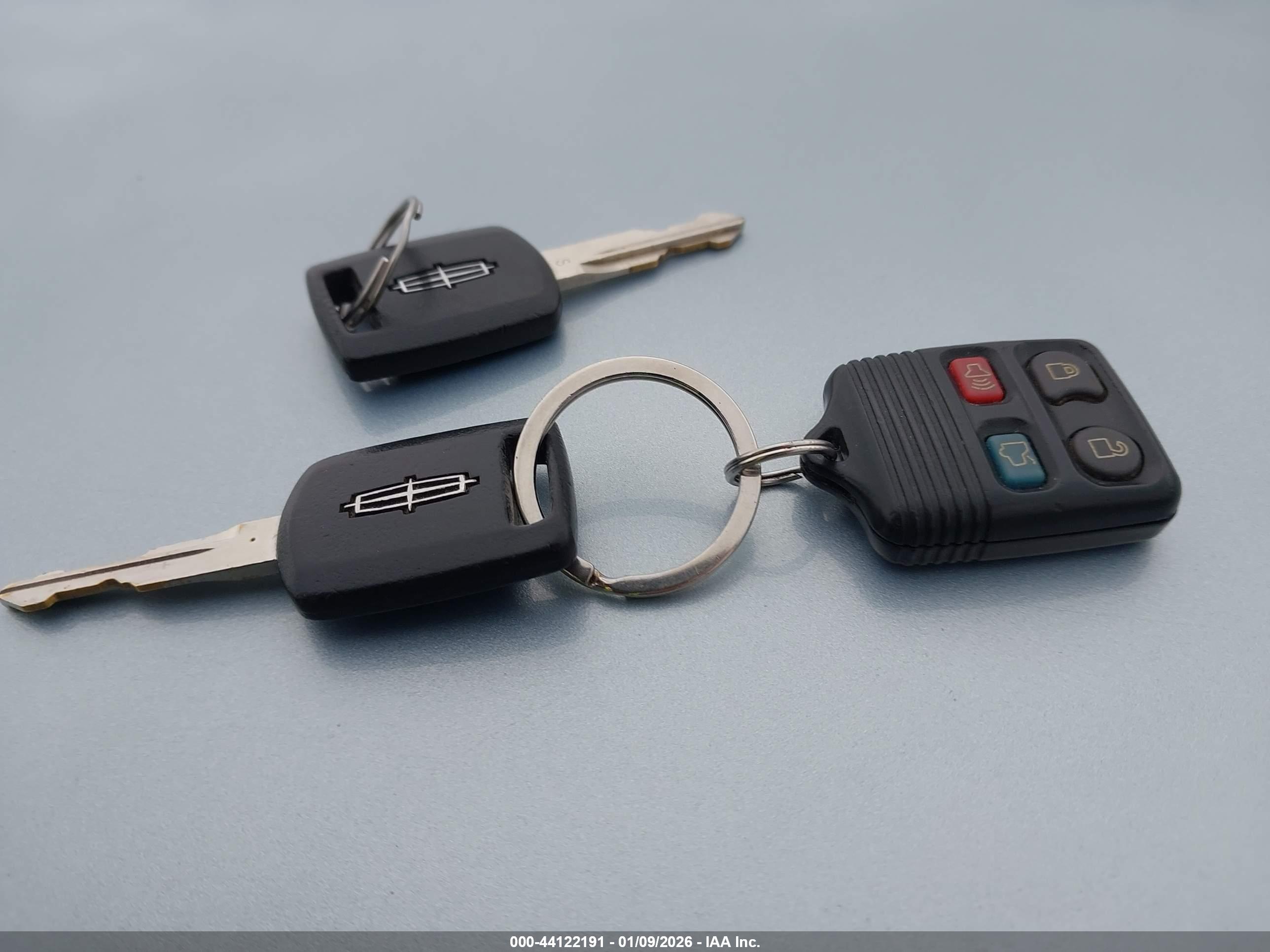 LINCOLN TOWN image 11