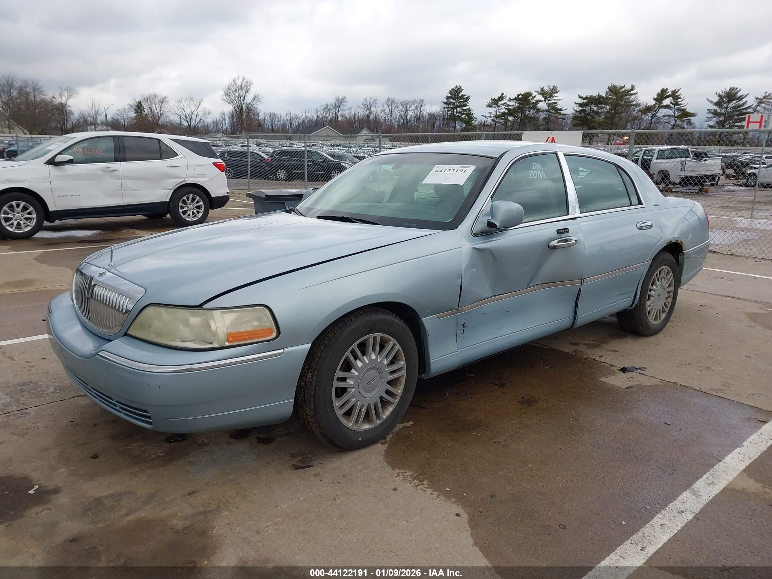 LINCOLN TOWN image 2