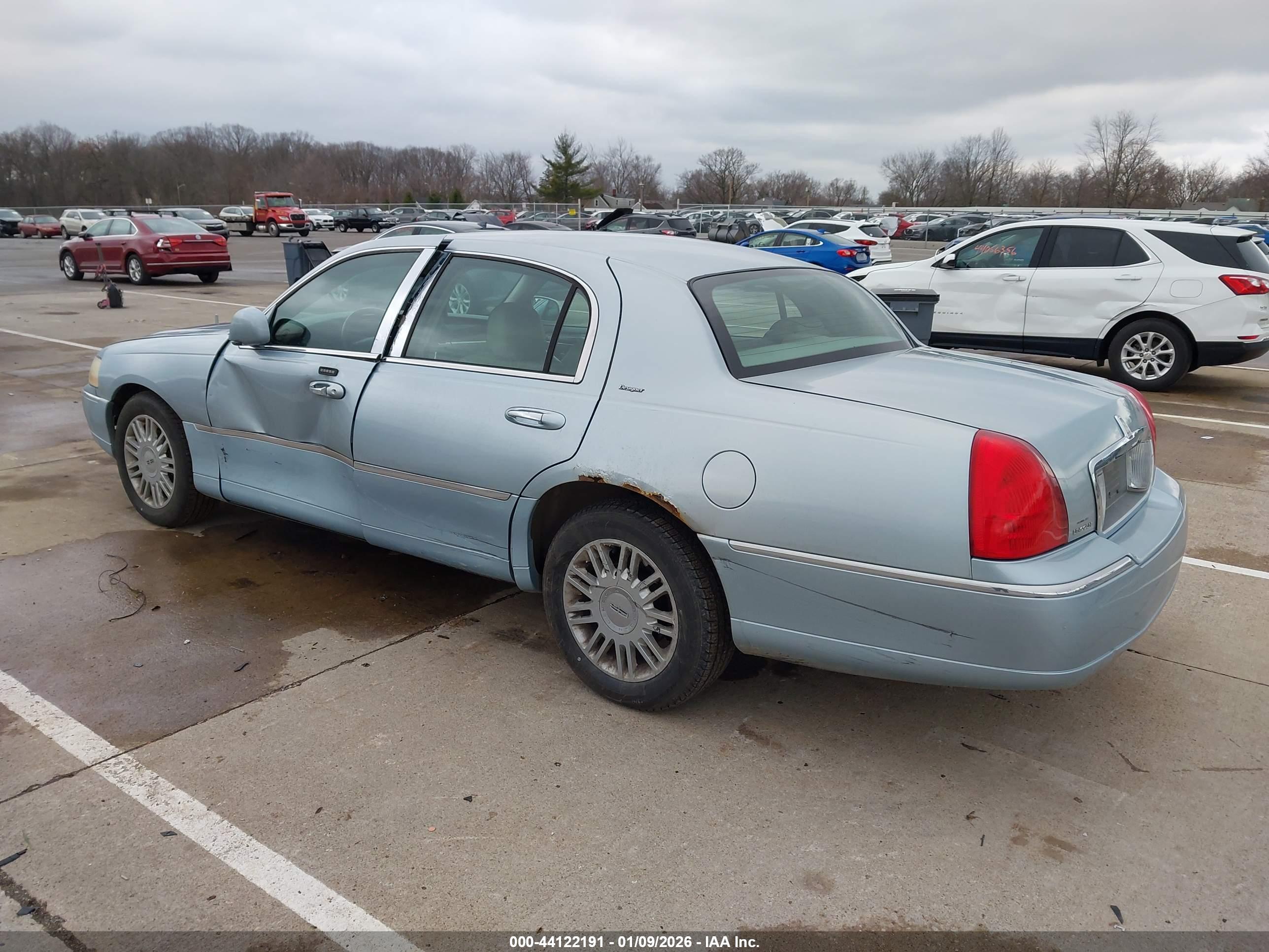 LINCOLN TOWN image 3