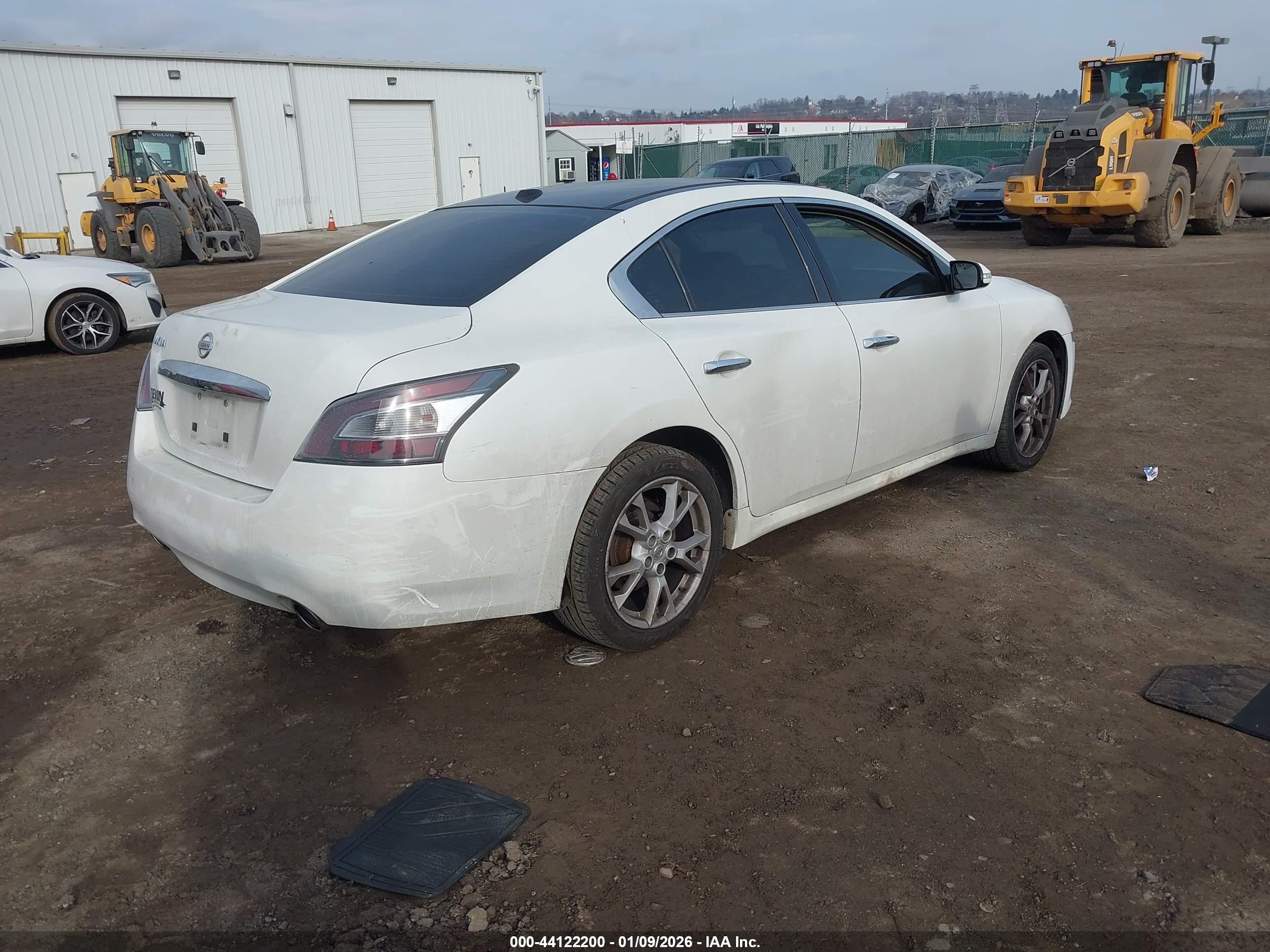 NISSAN MAXIMA image 4