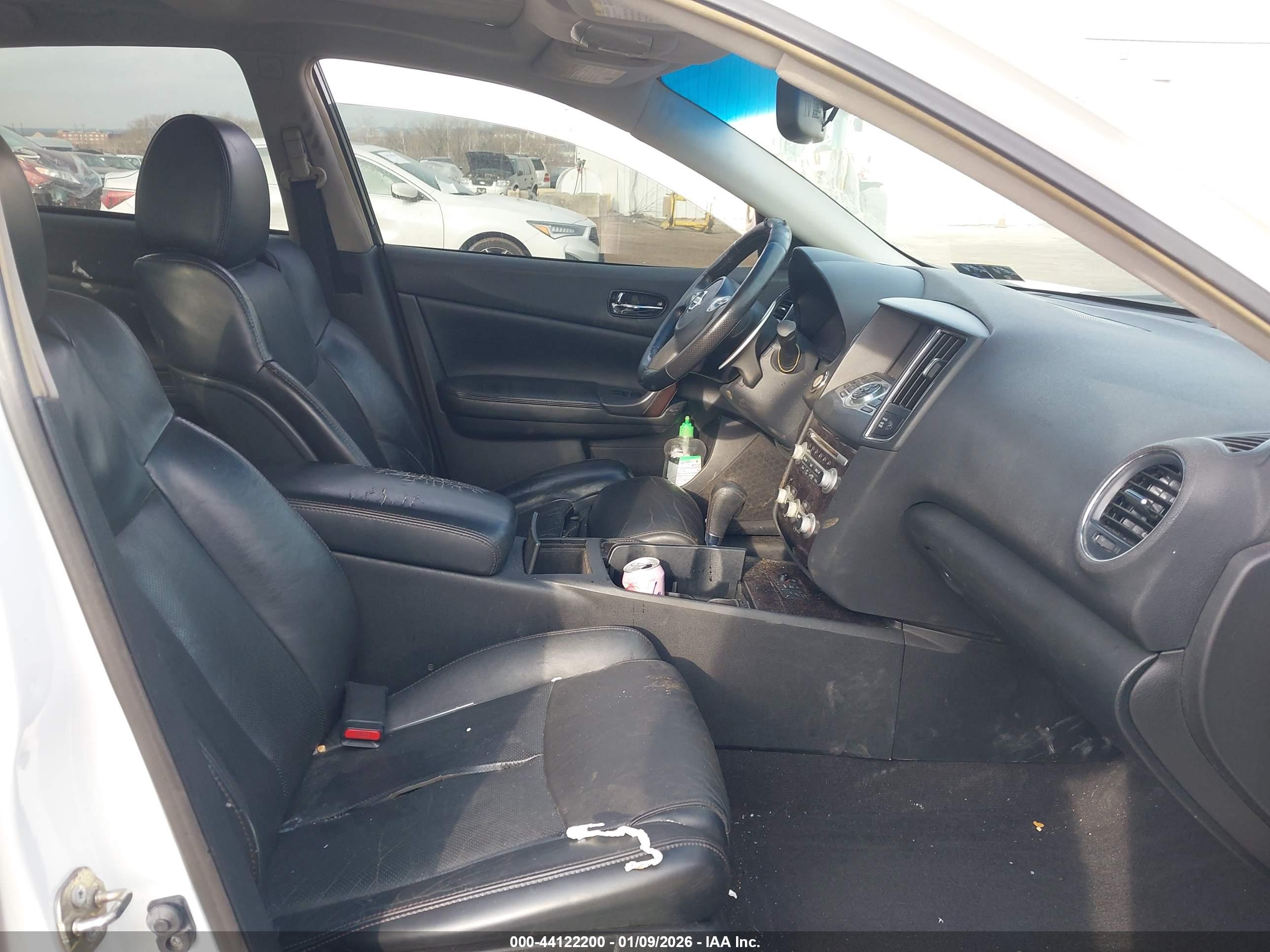 NISSAN MAXIMA image 5