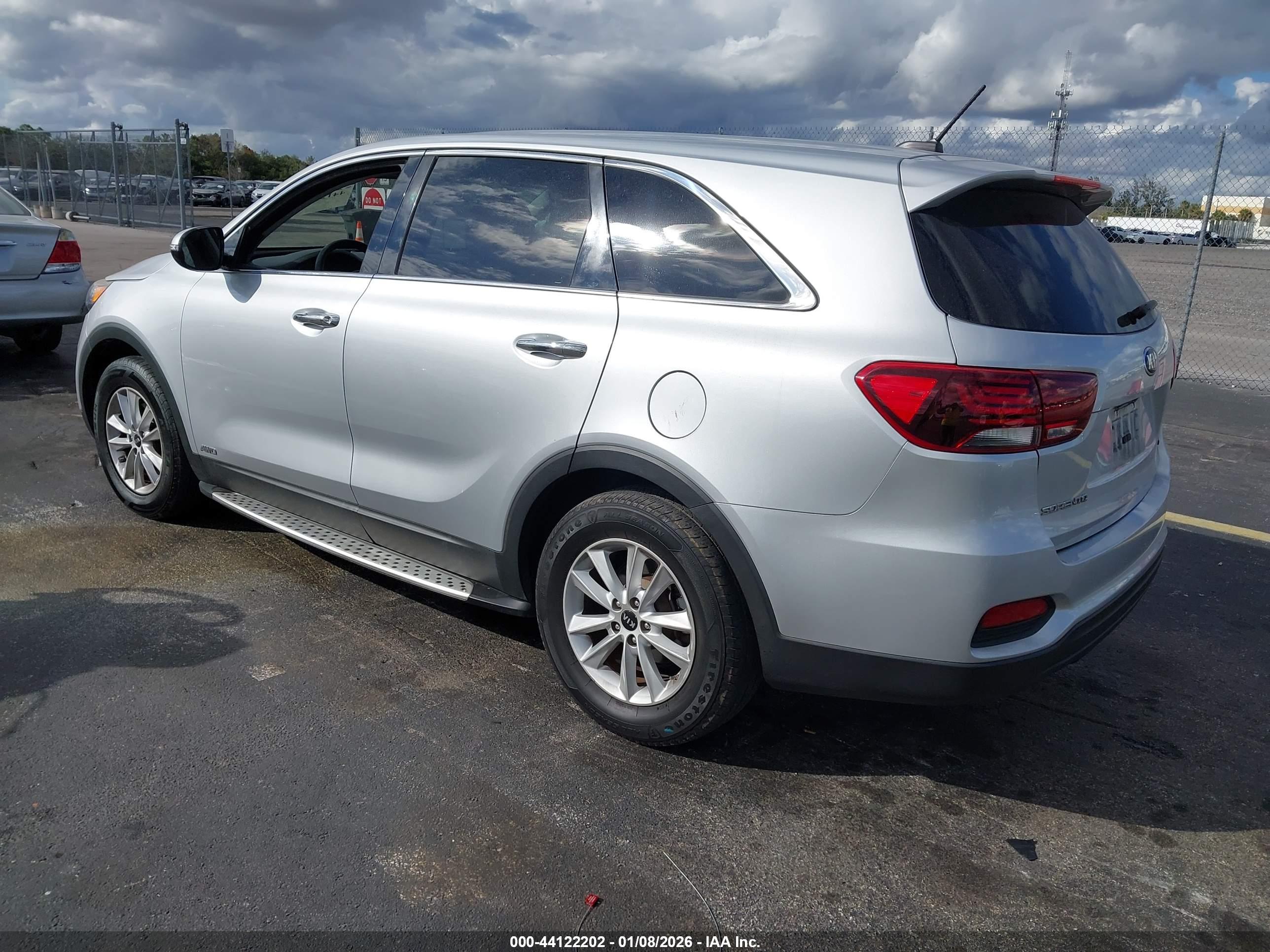 KIA SORENTO image 3