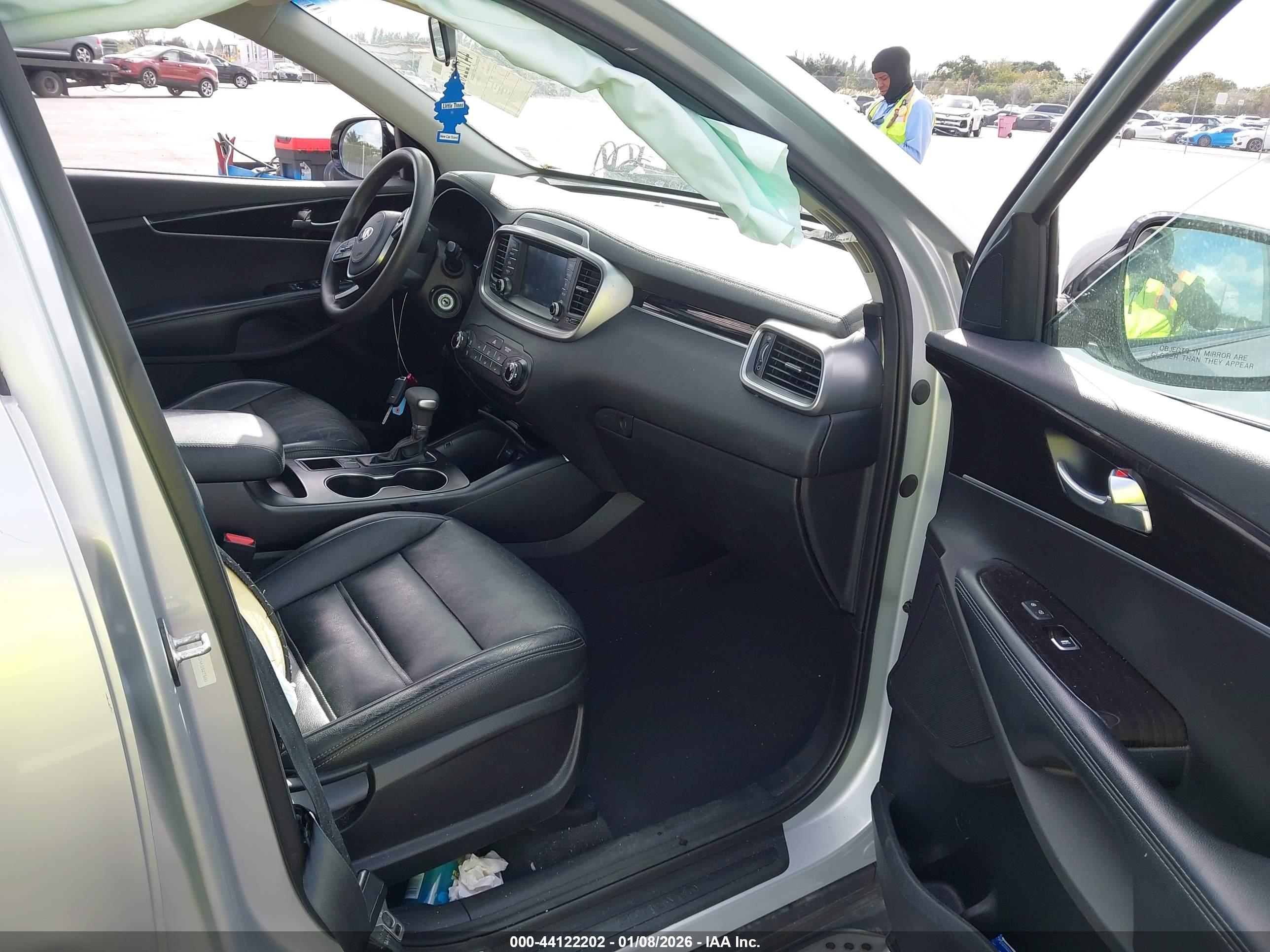 KIA SORENTO image 5