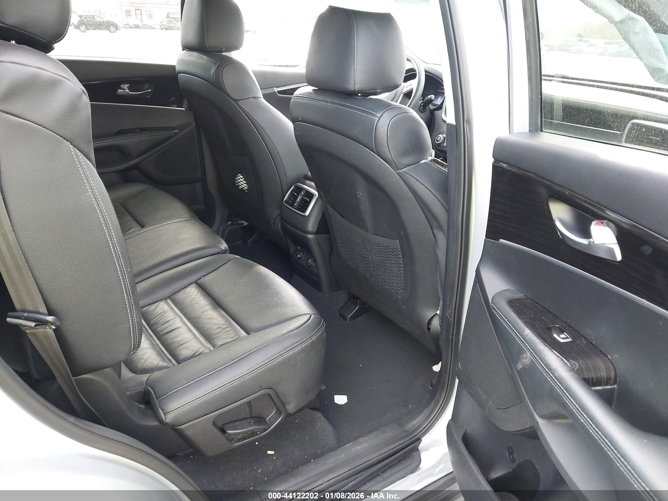 KIA SORENTO image 8