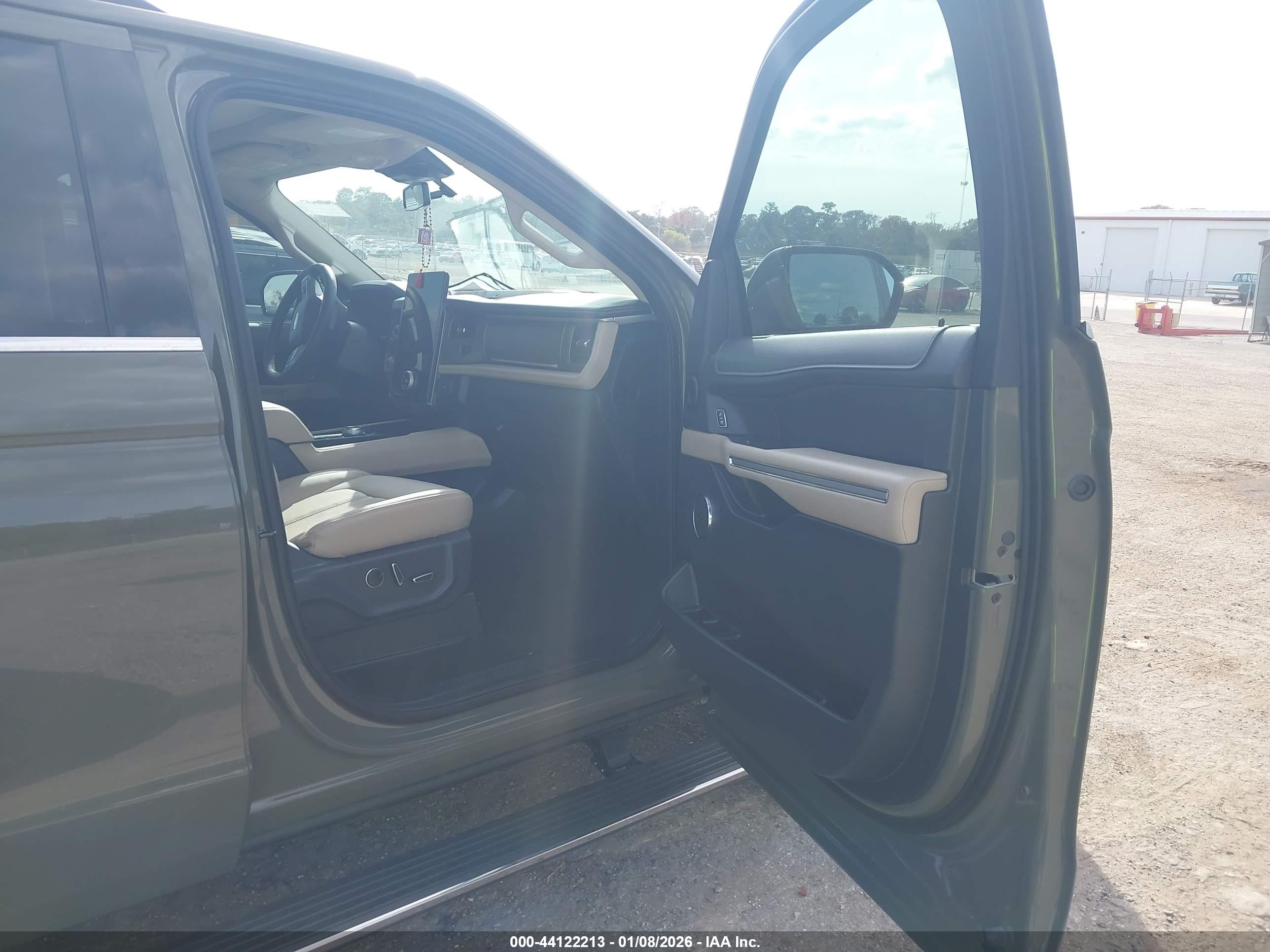FORD EXPEDITION image 5