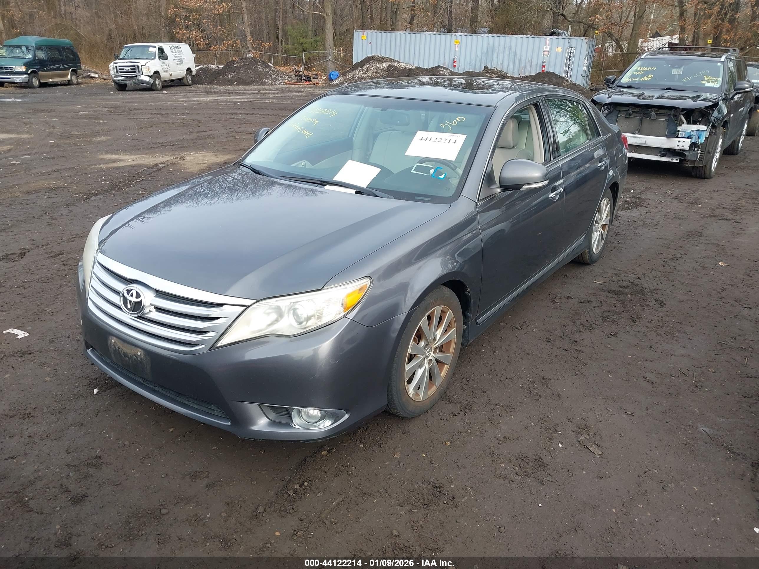 TOYOTA AVALON image 2