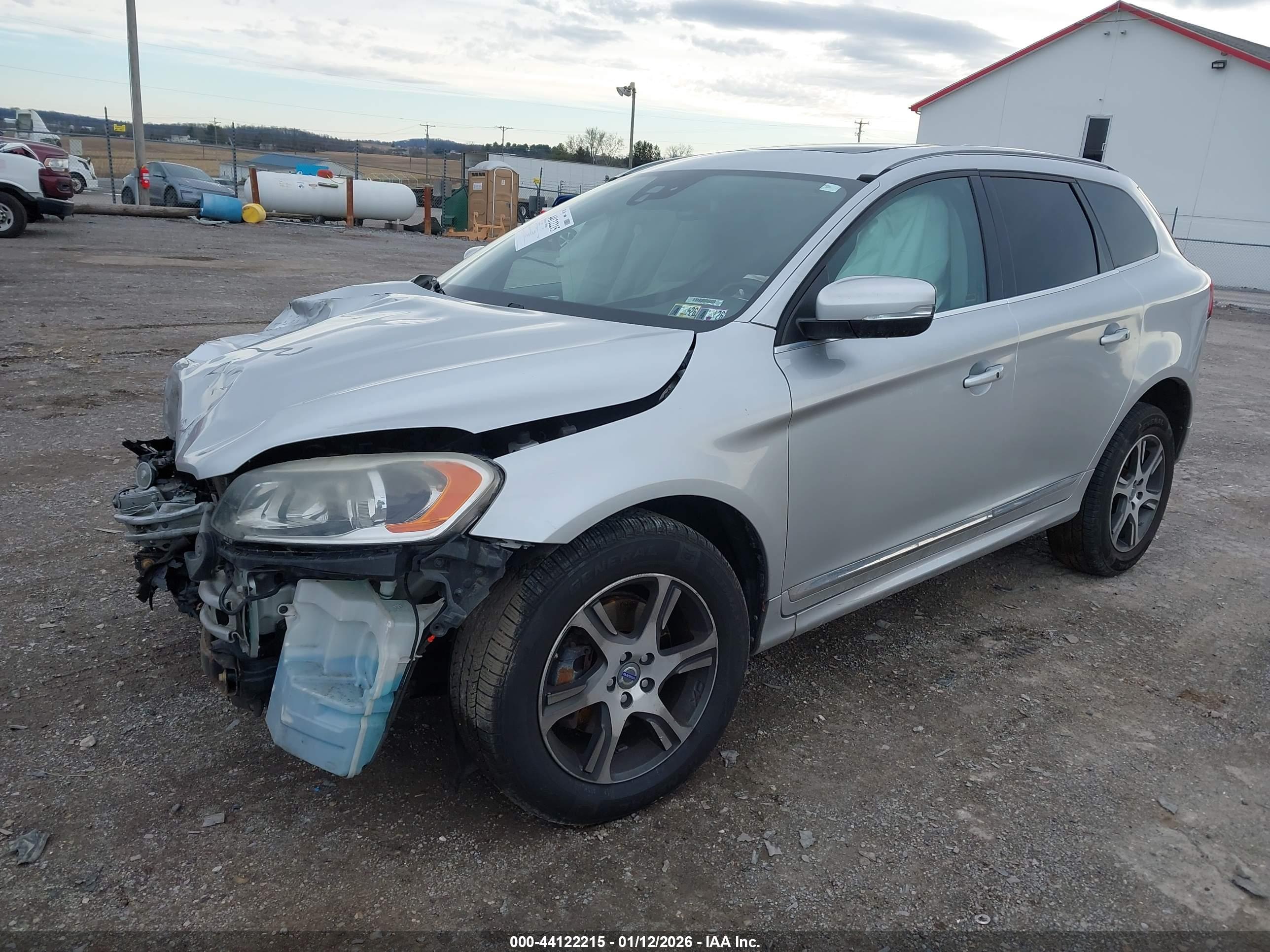 VOLVO XC60 image 2