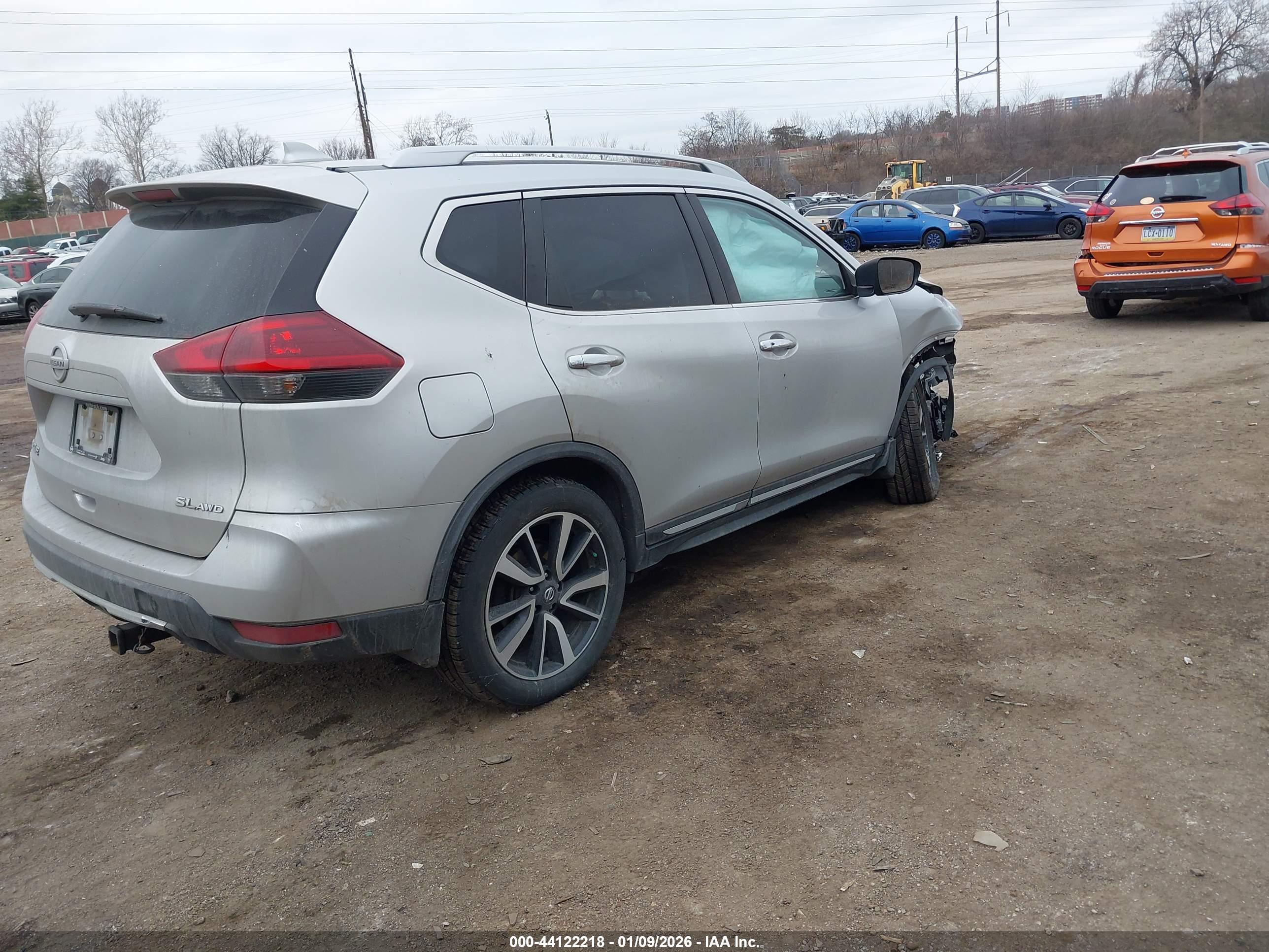 NISSAN ROGUE image 4