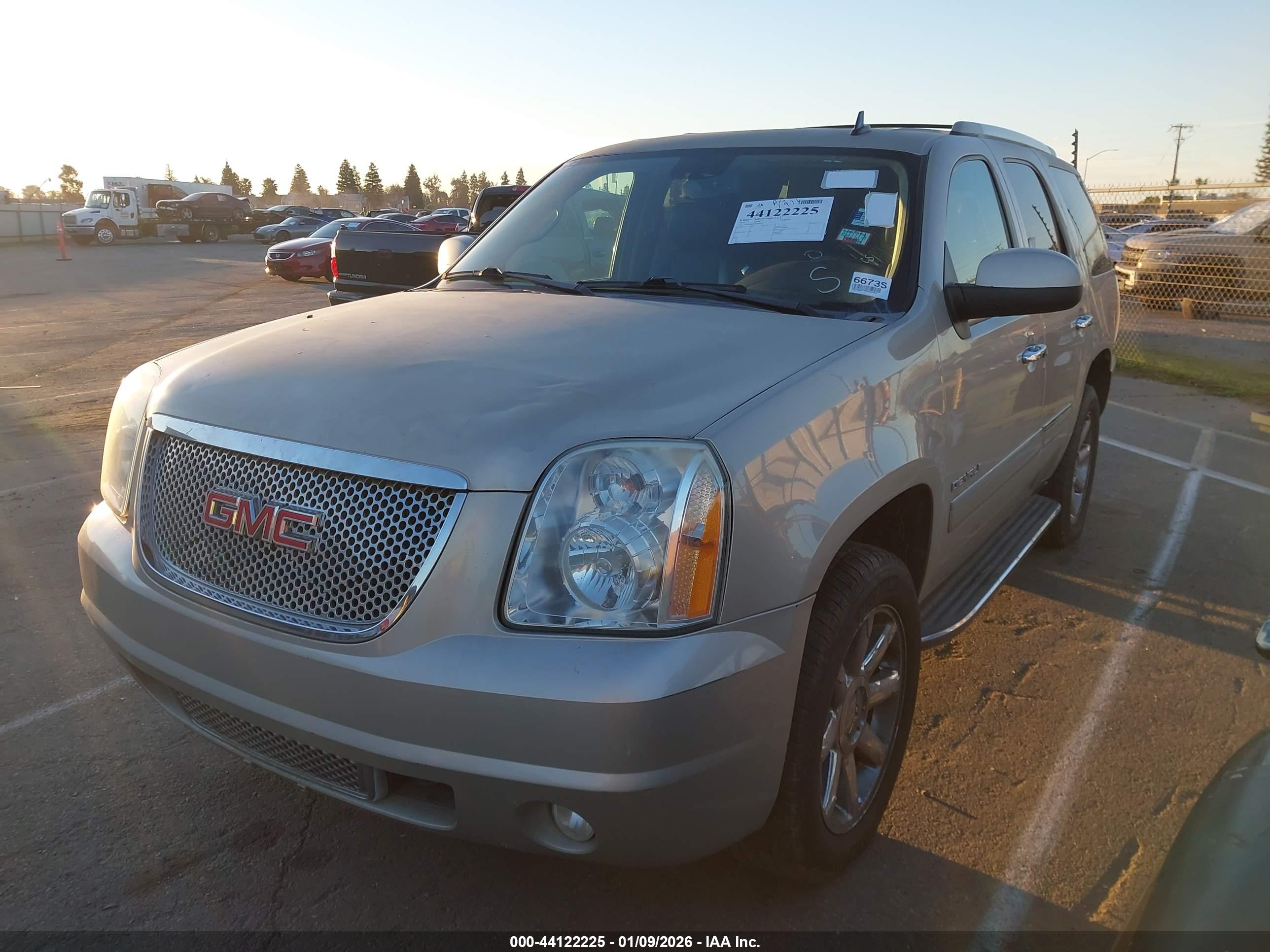 GMC YUKON image 2