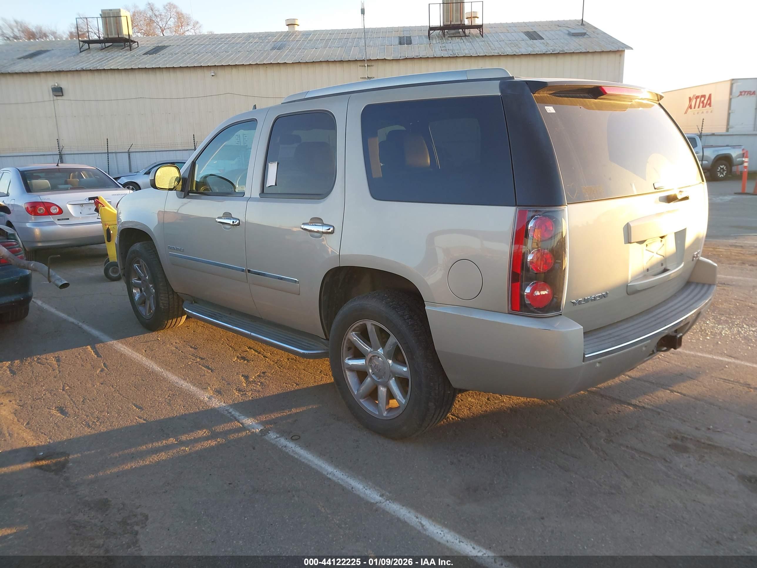 GMC YUKON image 3