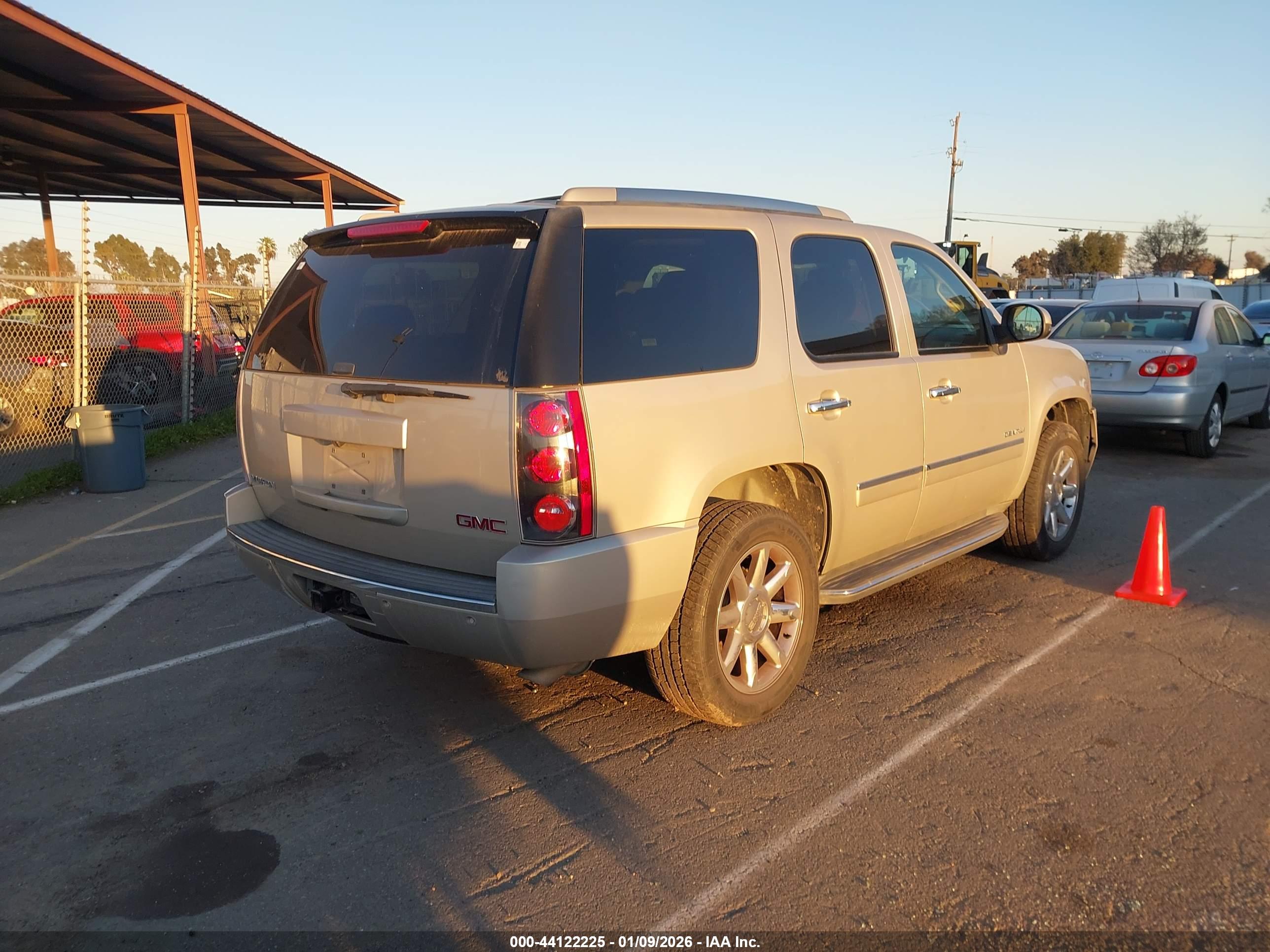 GMC YUKON image 4
