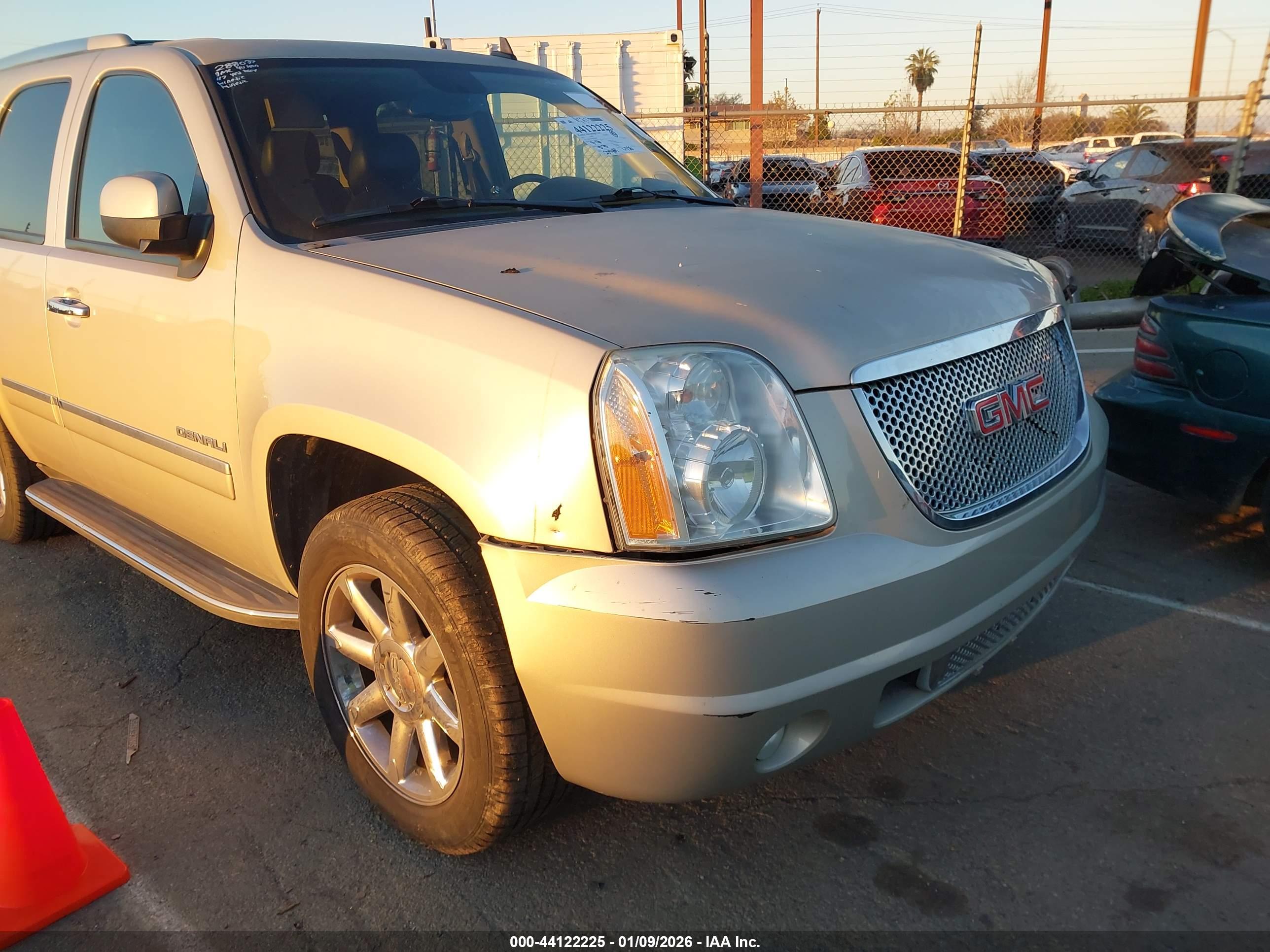 GMC YUKON image 6