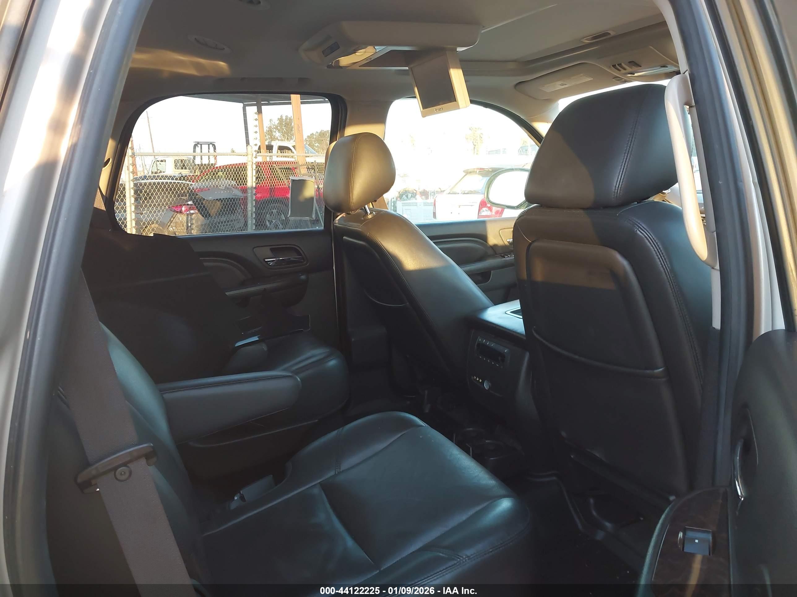 GMC YUKON image 8