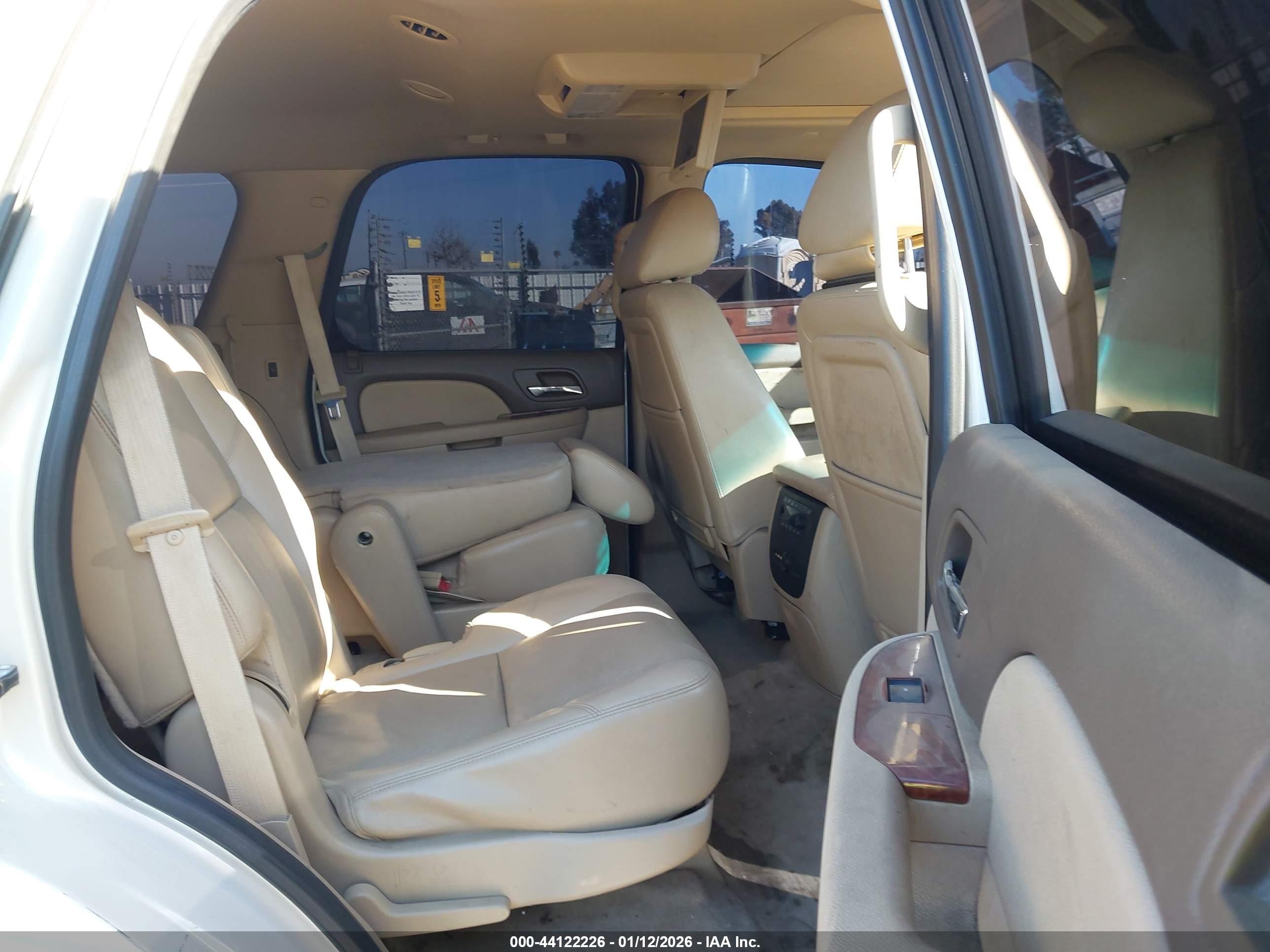 CHEVROLET TAHOE image 8