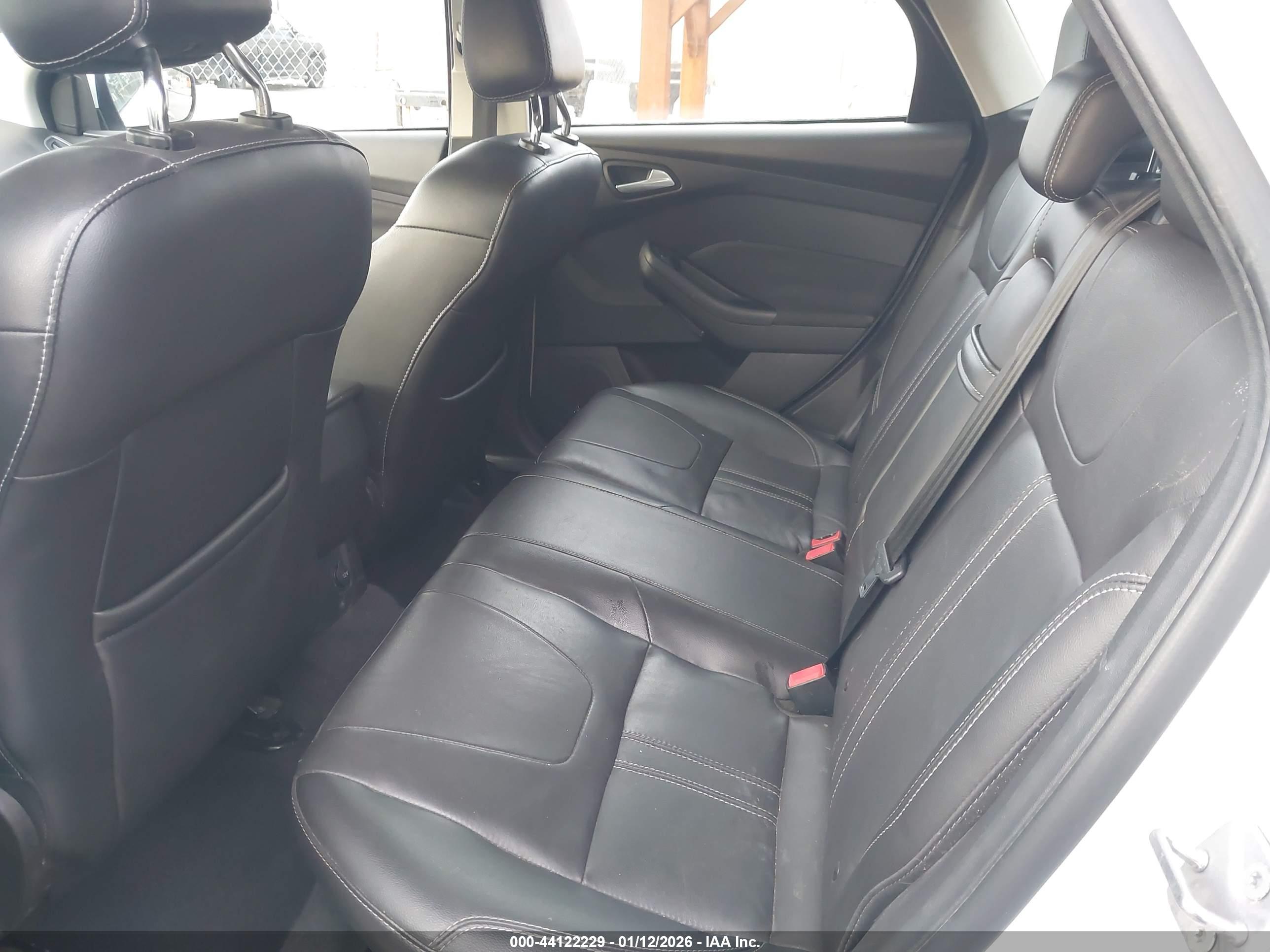 FORD FOCUS image 8