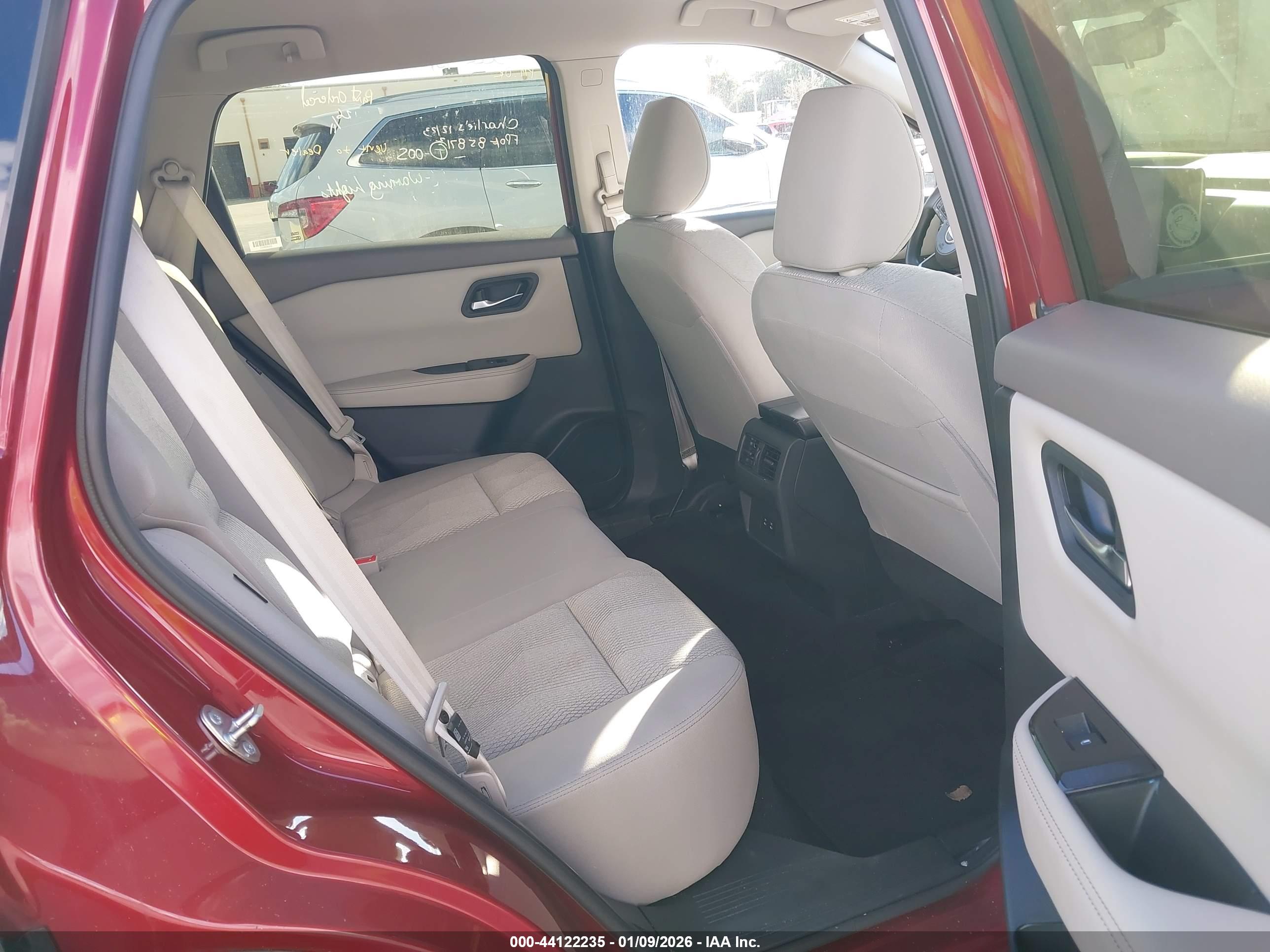 NISSAN ROGUE image 8