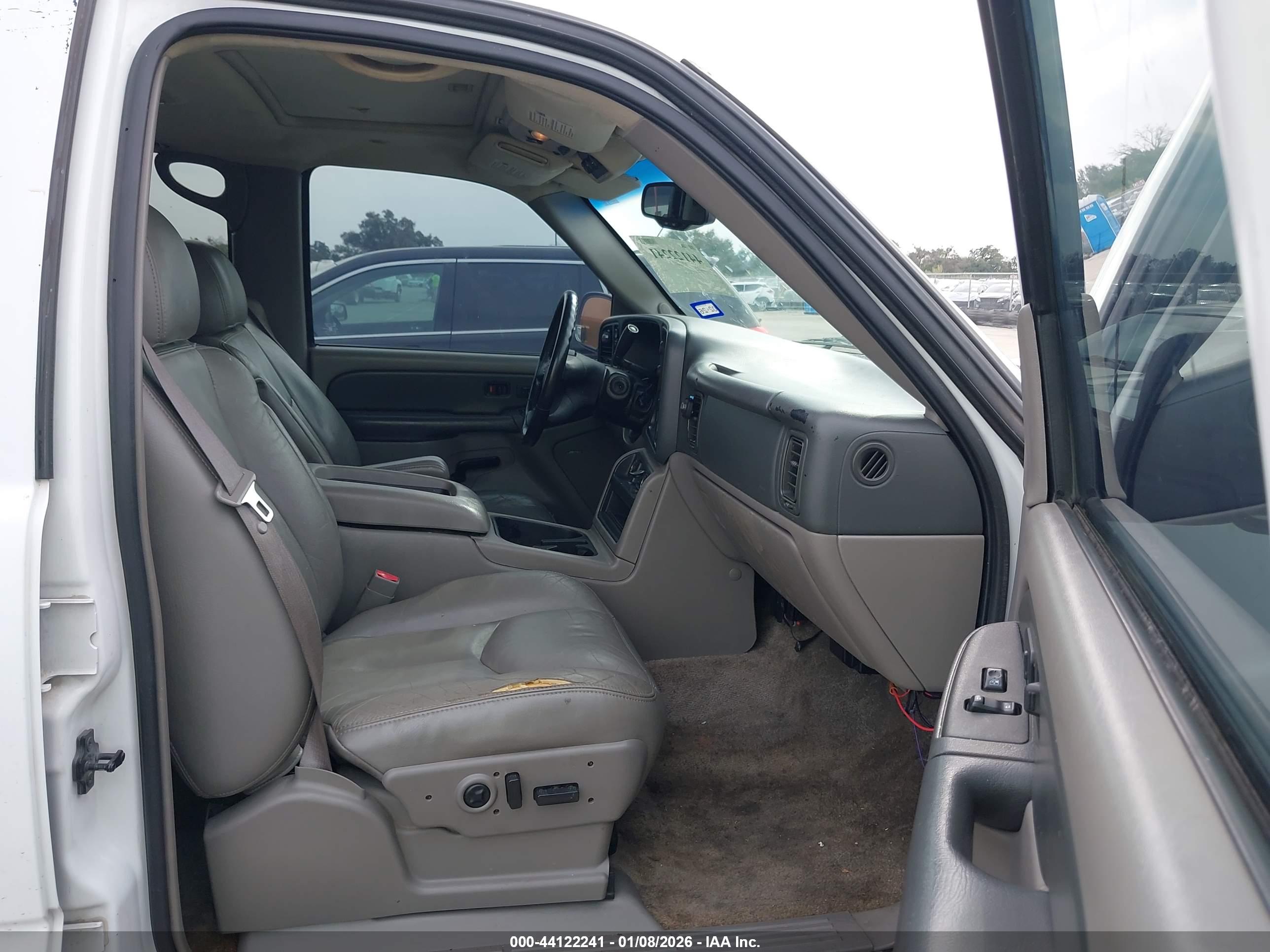 CHEVROLET TAHOE image 5