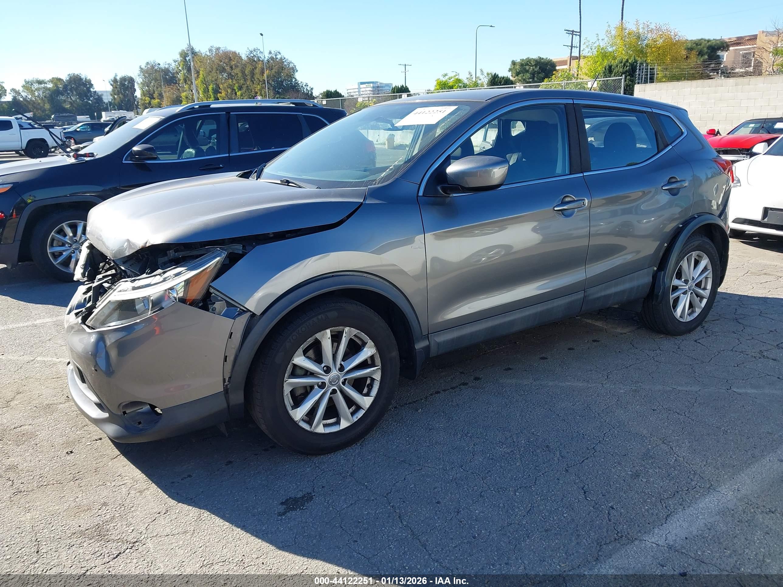 NISSAN ROGUE image 2