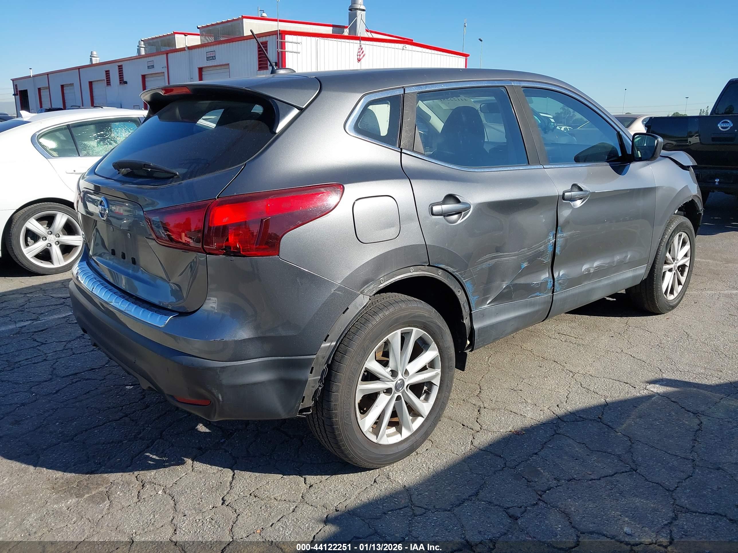 NISSAN ROGUE image 4