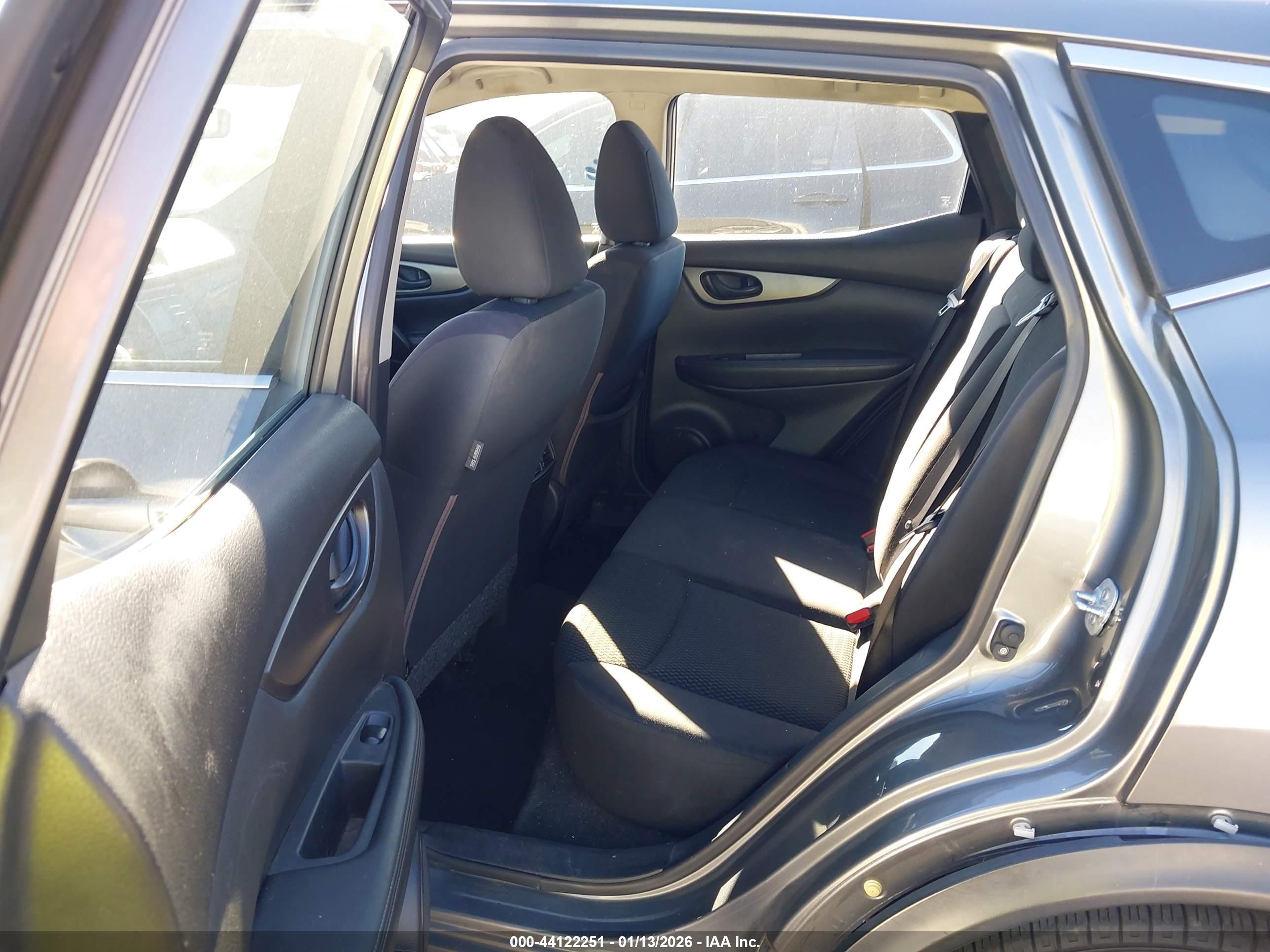 NISSAN ROGUE image 8