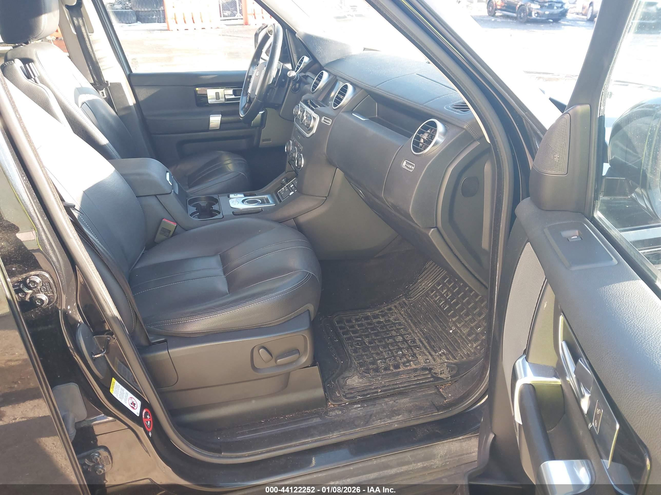 LAND ROVER image 5
