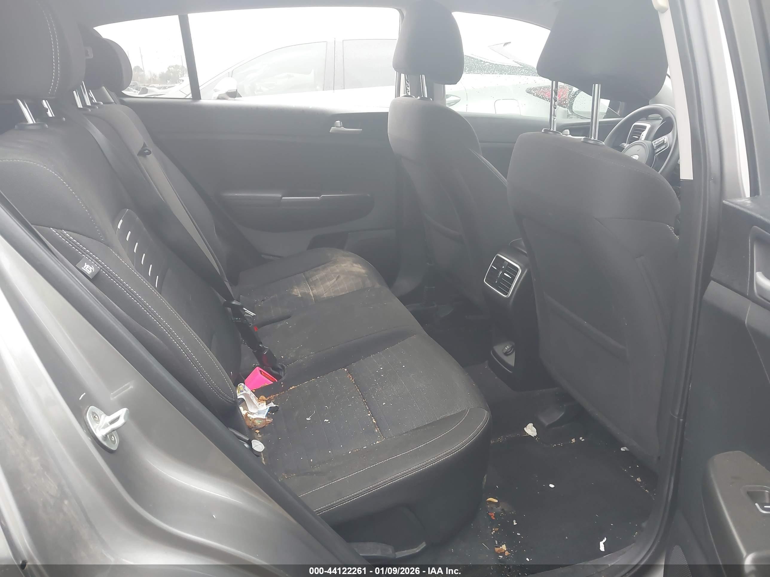 KIA SPORTAGE image 8