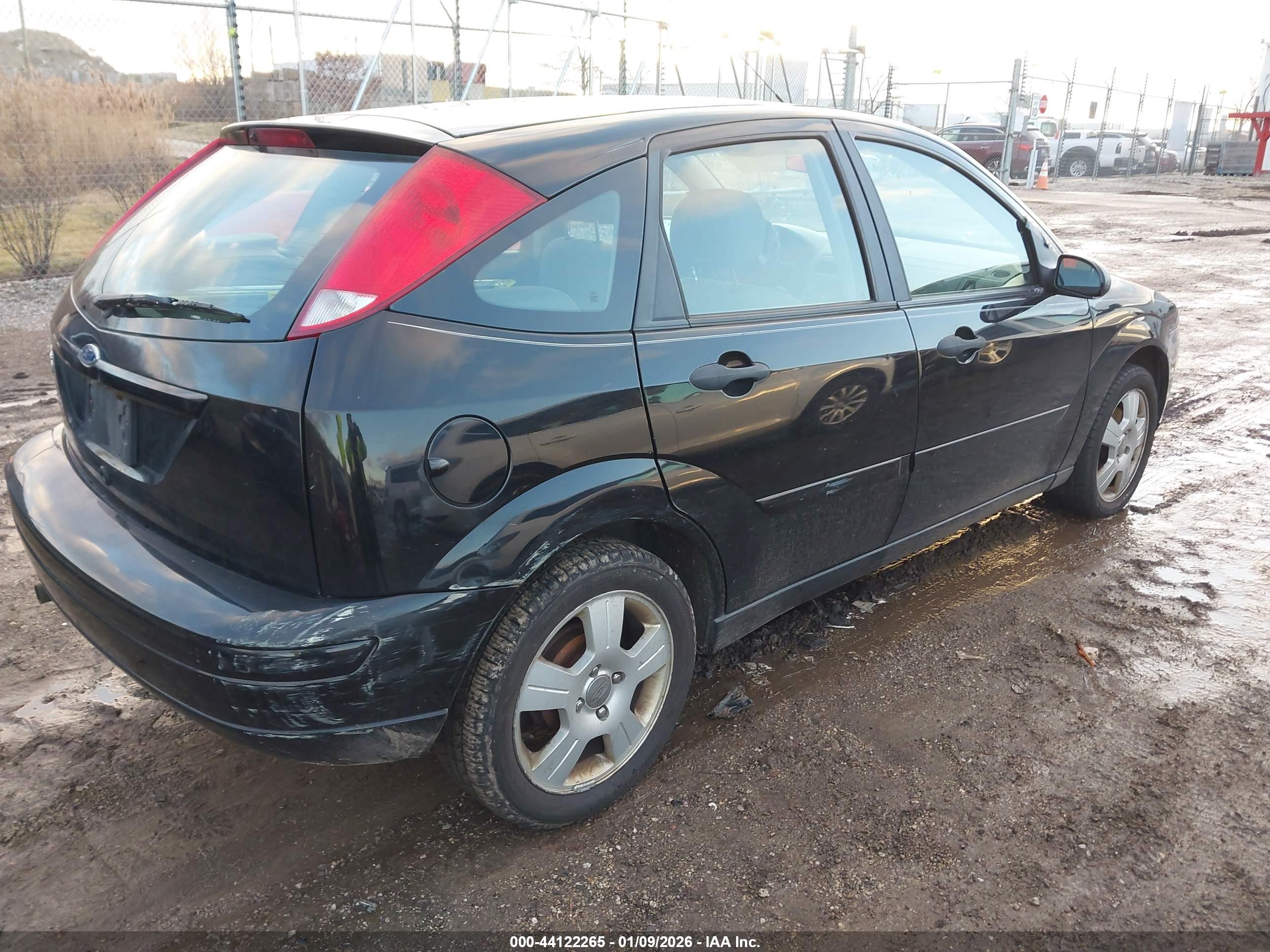 FORD FOCUS image 4