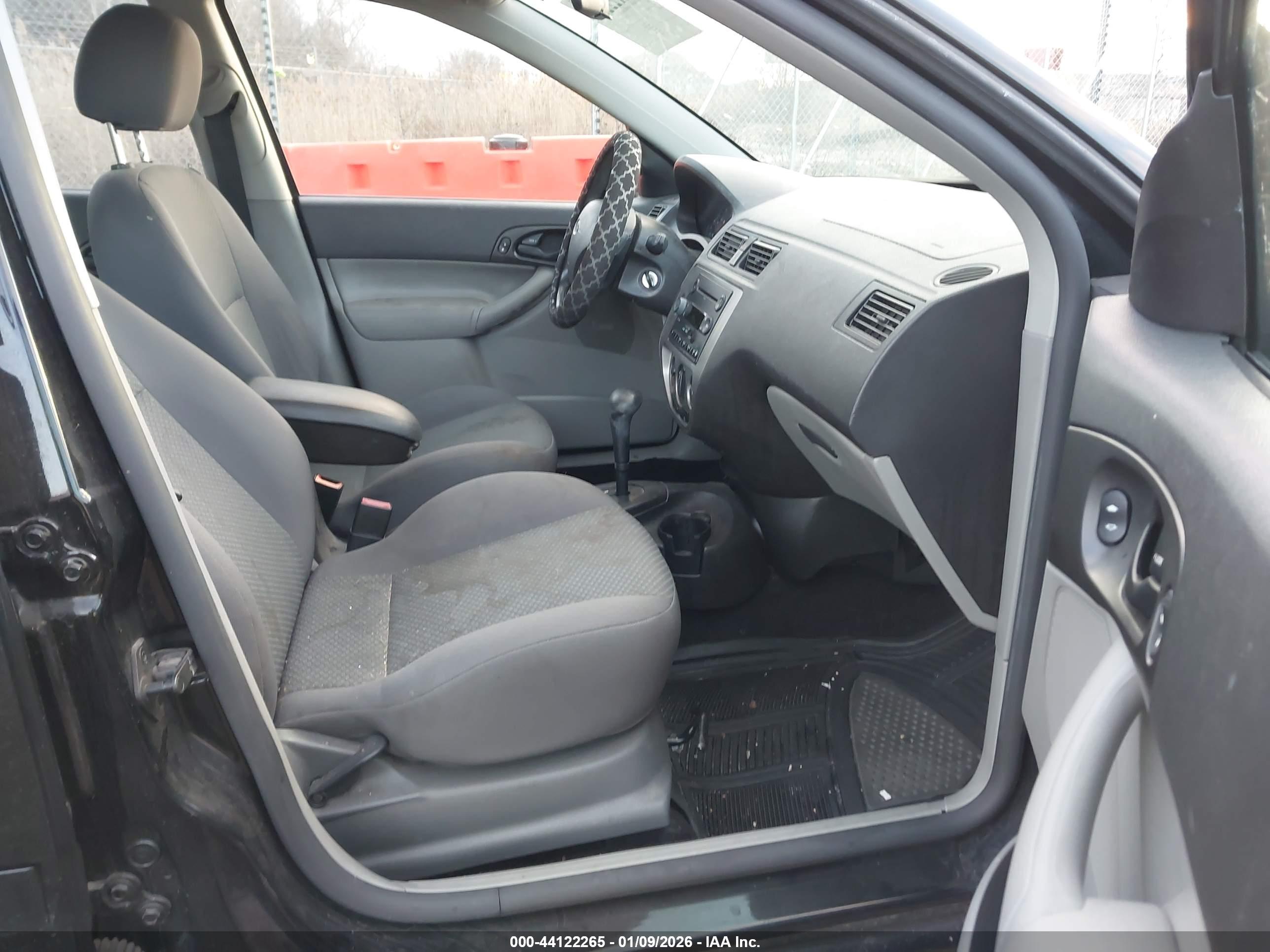 FORD FOCUS image 5