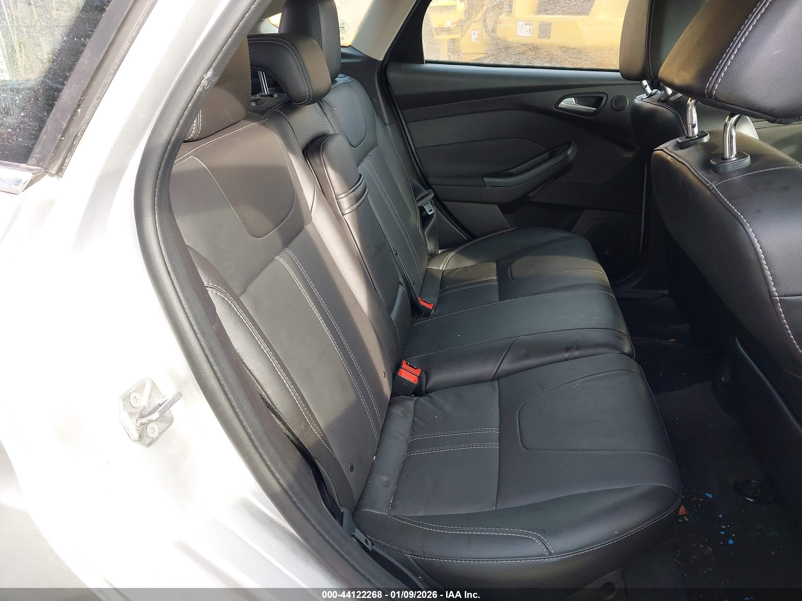 FORD FOCUS image 8