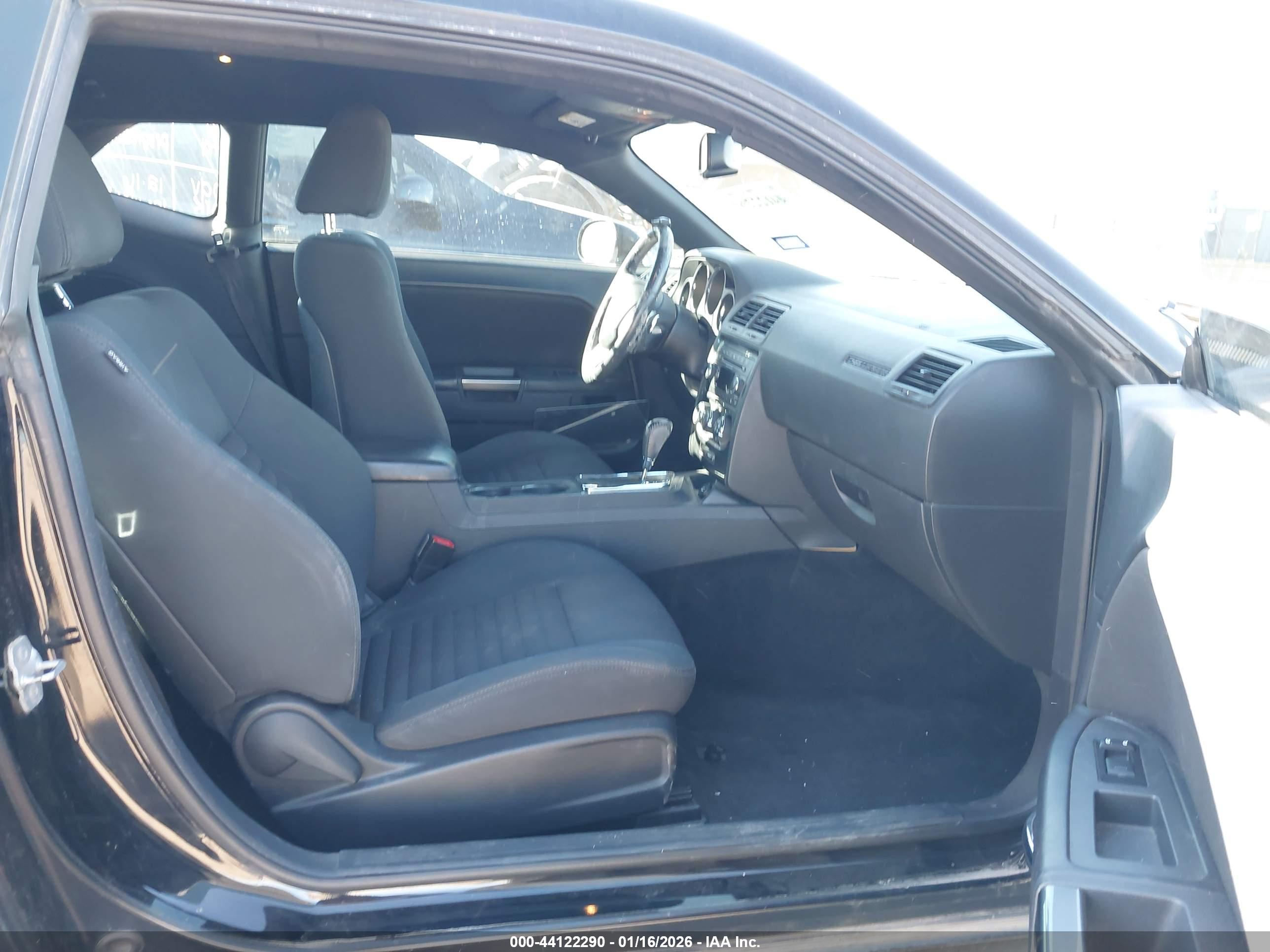 DODGE CHALLENGER image 5