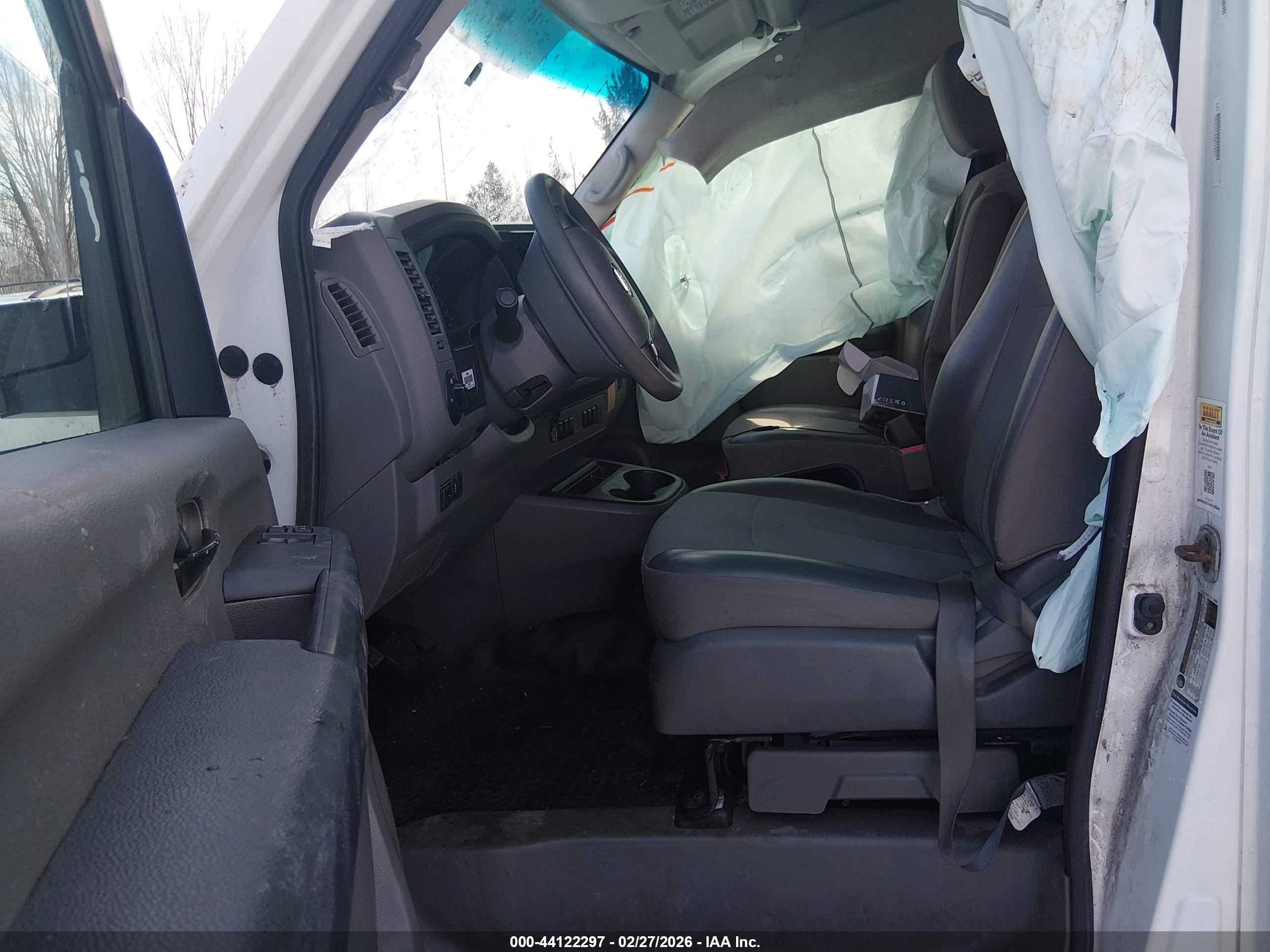 NISSAN NV image 8