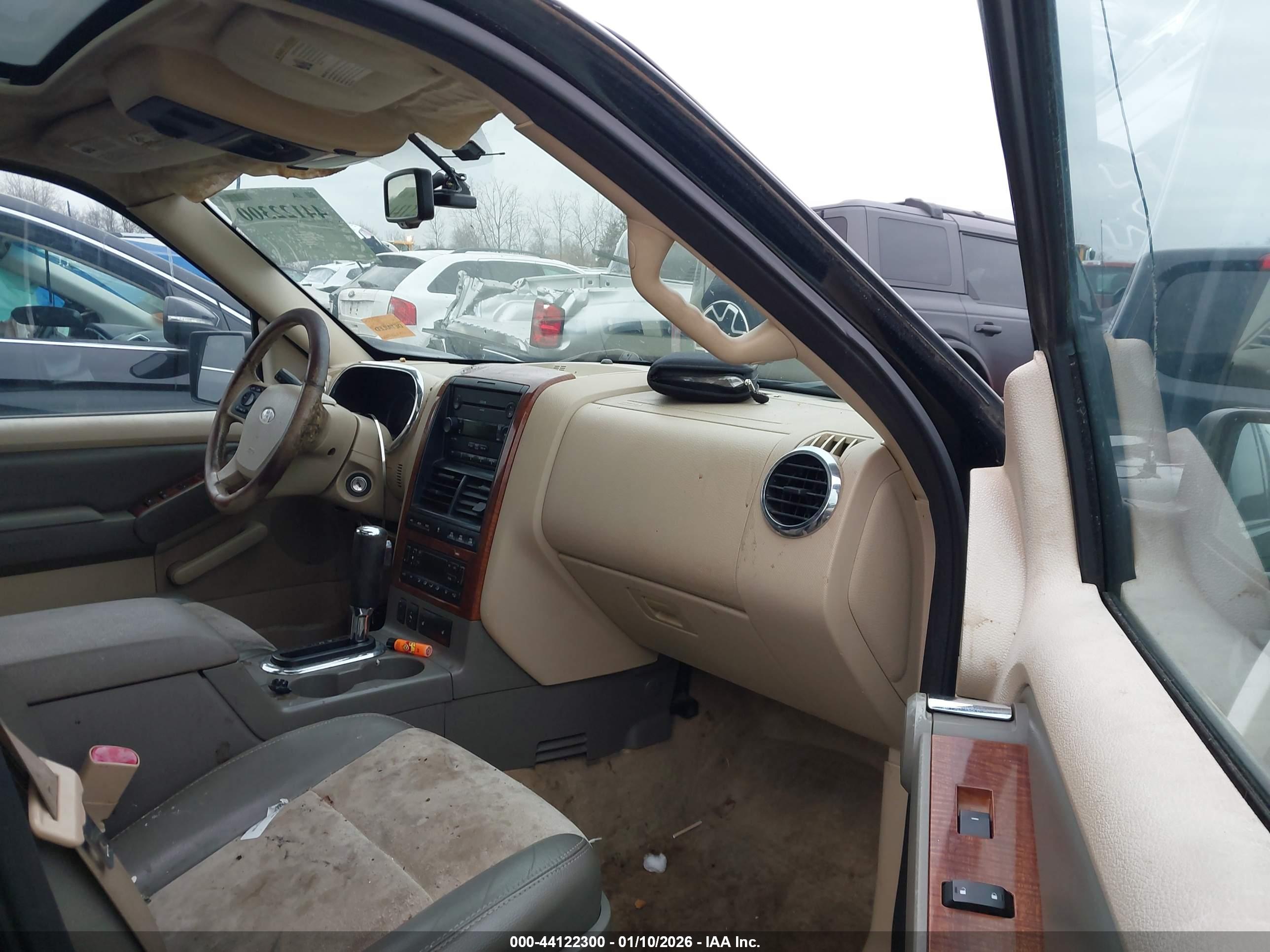 FORD EXPLORER image 5