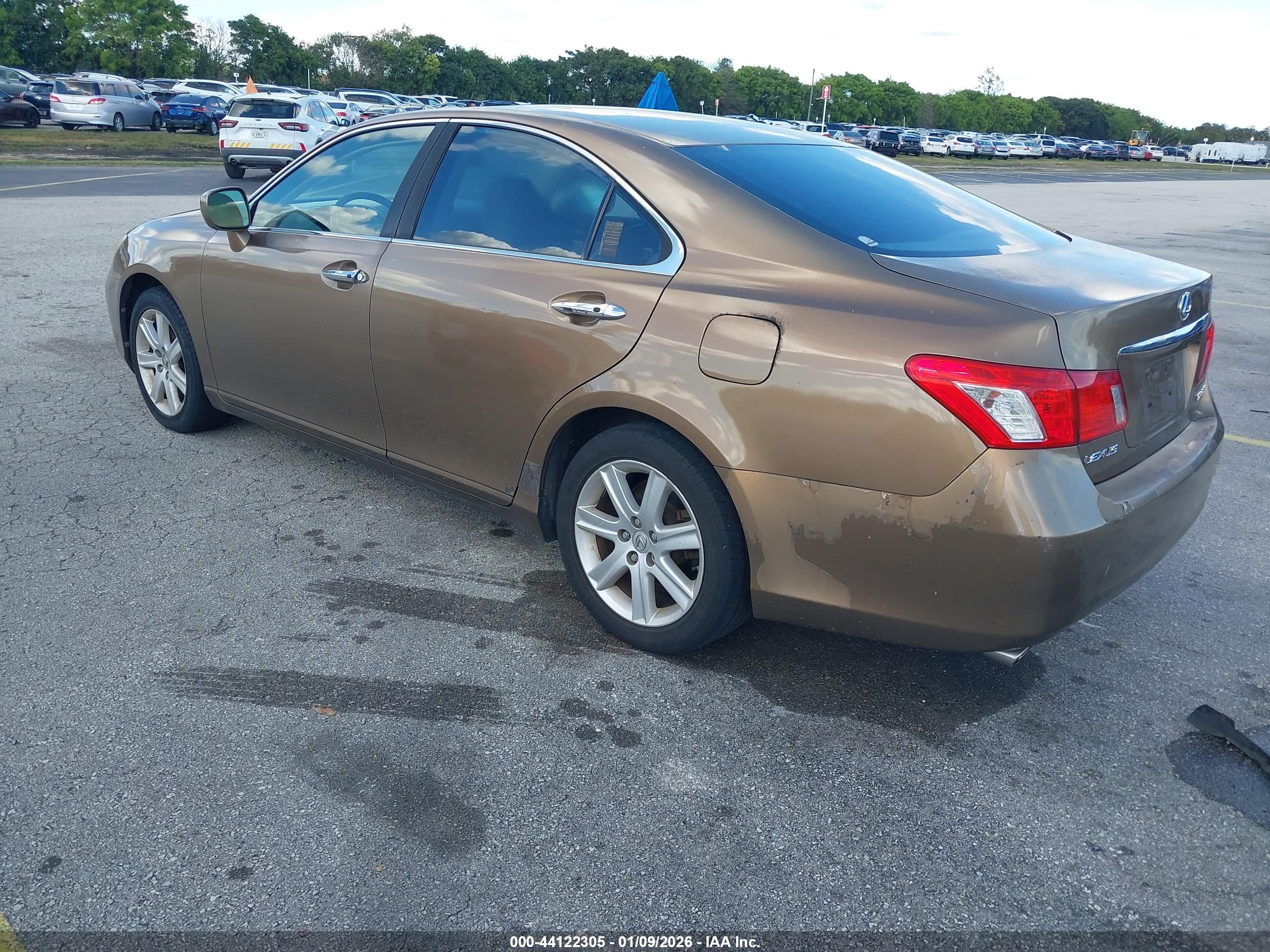 LEXUS ES image 3