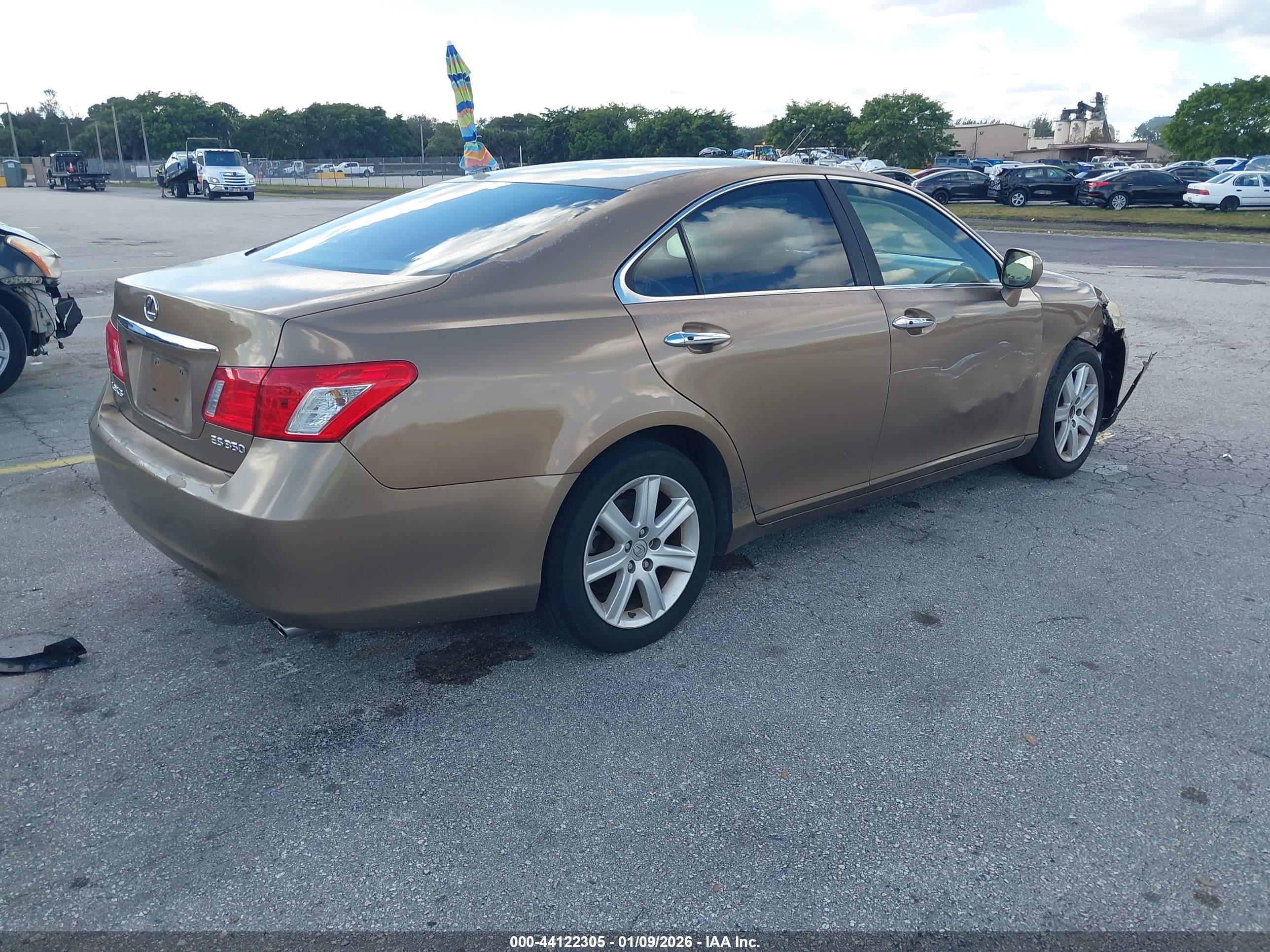 LEXUS ES image 4