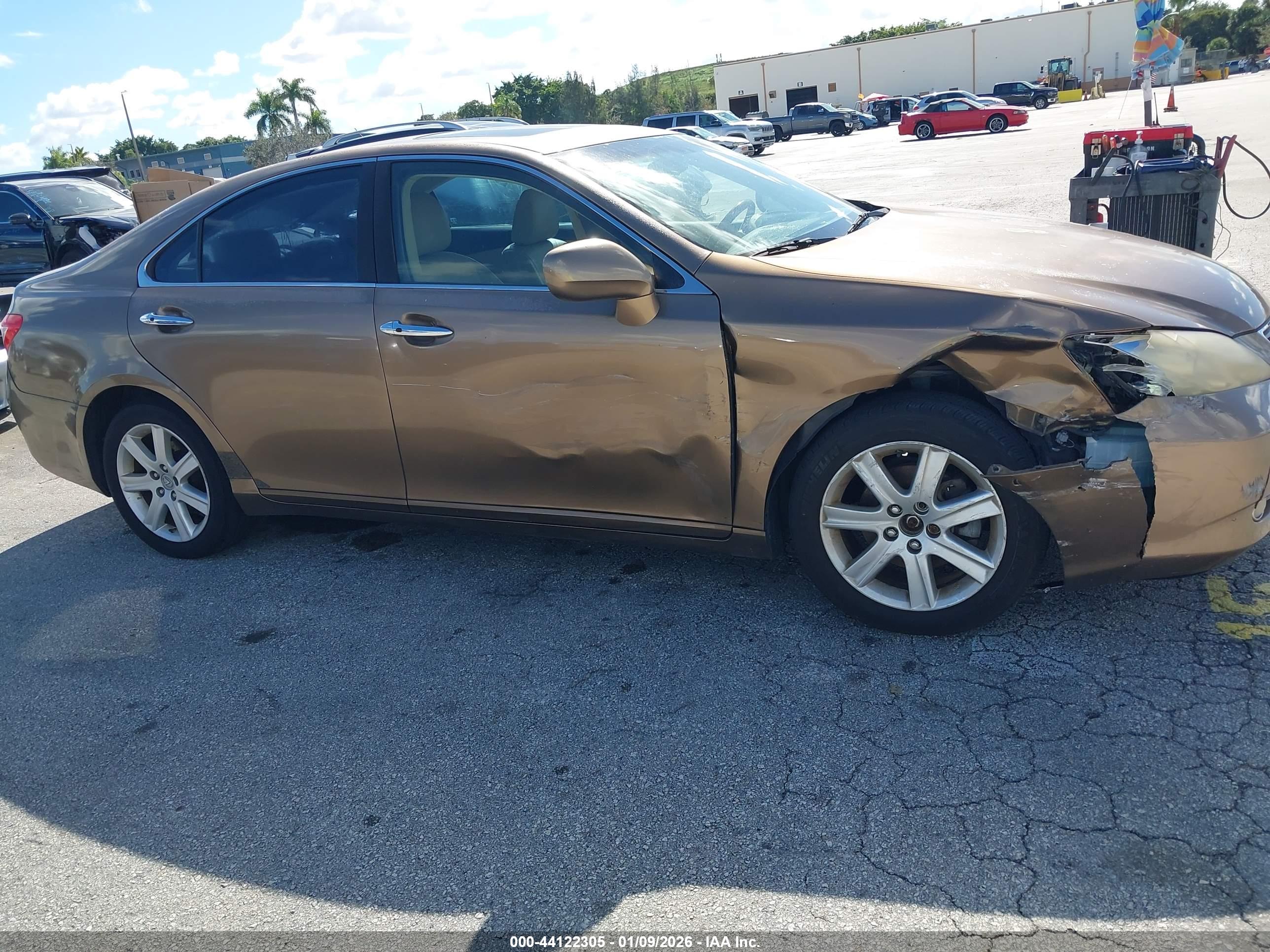 LEXUS ES image 6
