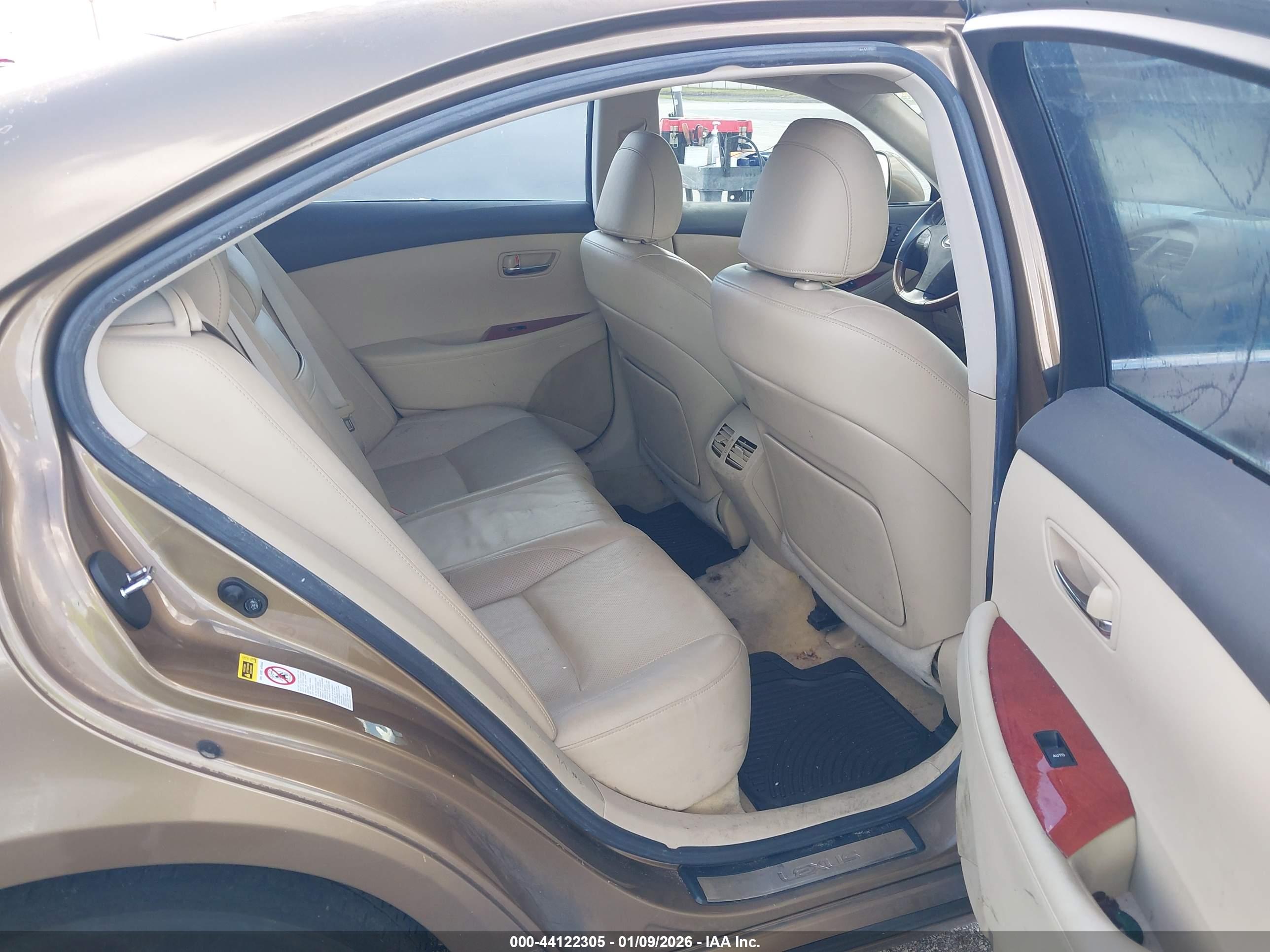 LEXUS ES image 8