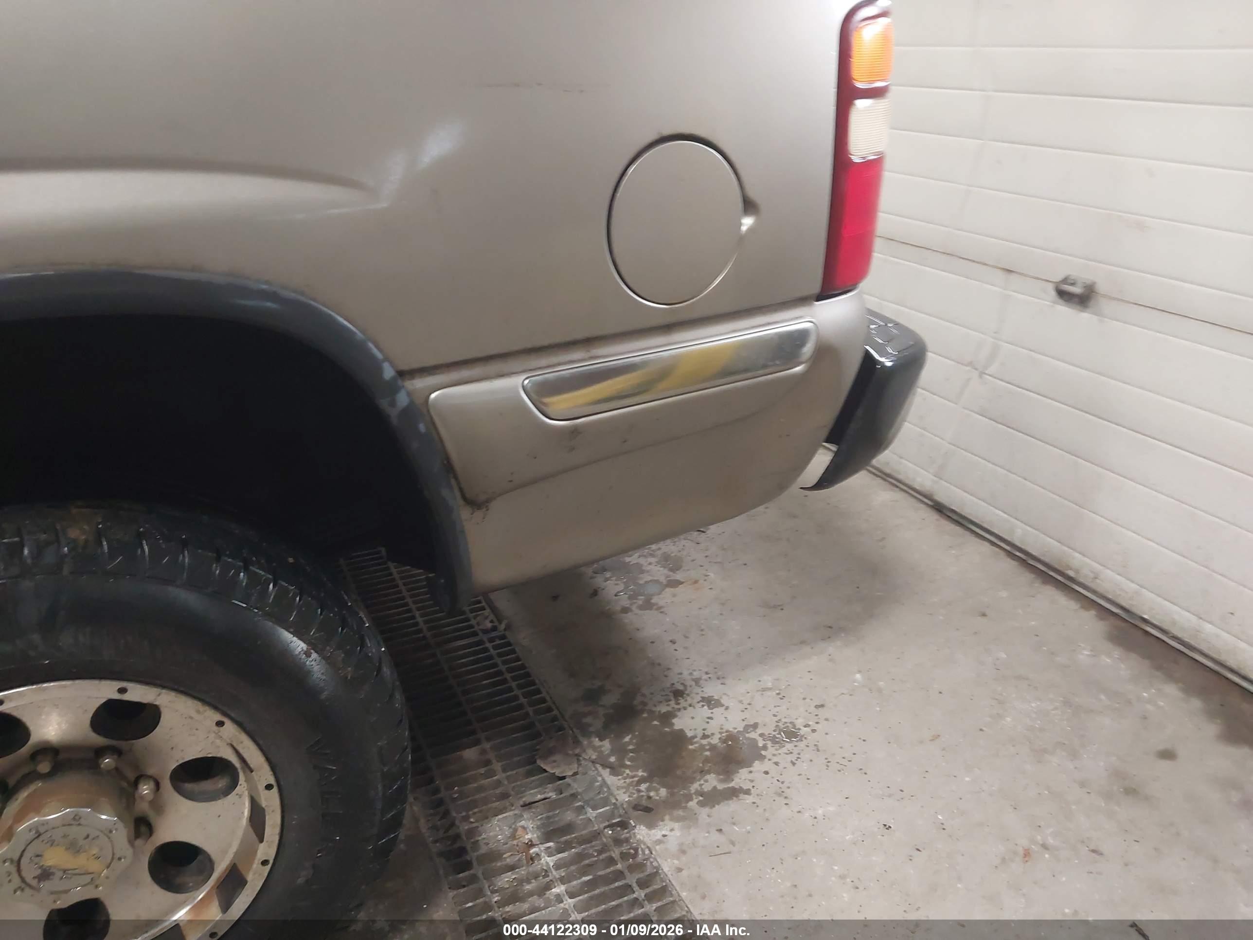 GMC YUKON image 6