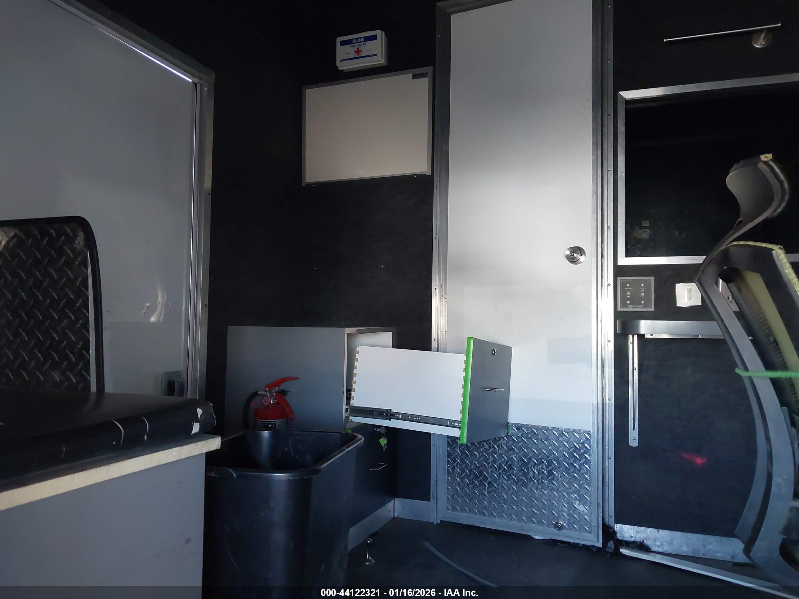 FORD E-450 image 7