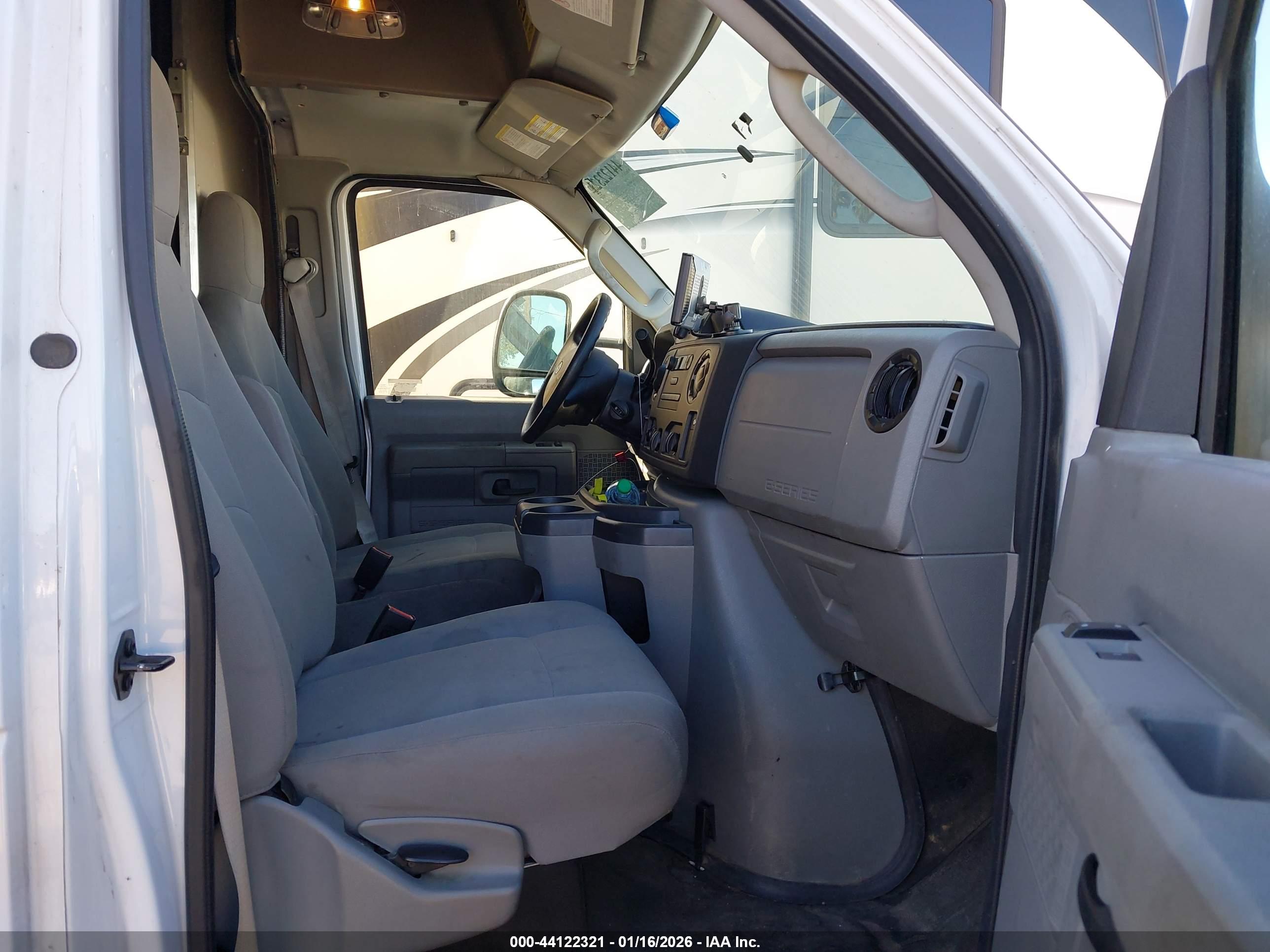 FORD E-450 image 8