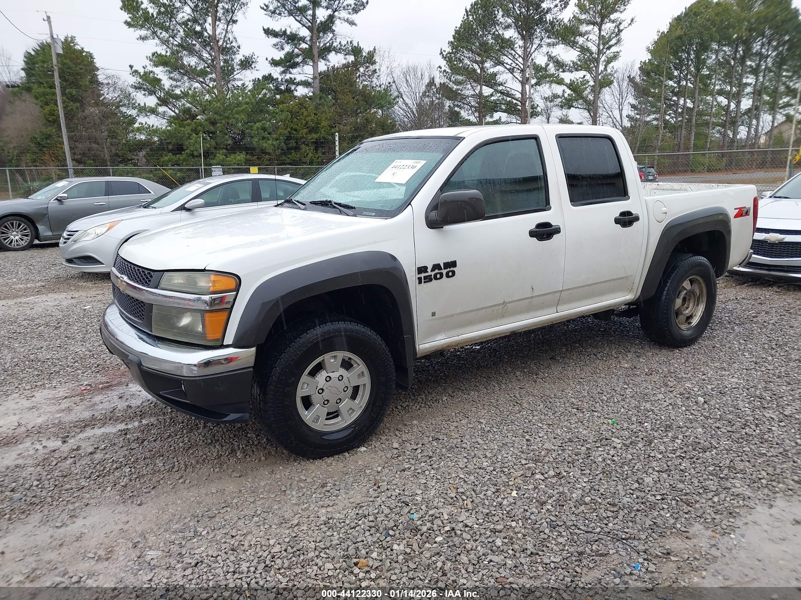 CHEVROLET COLORADO image 2