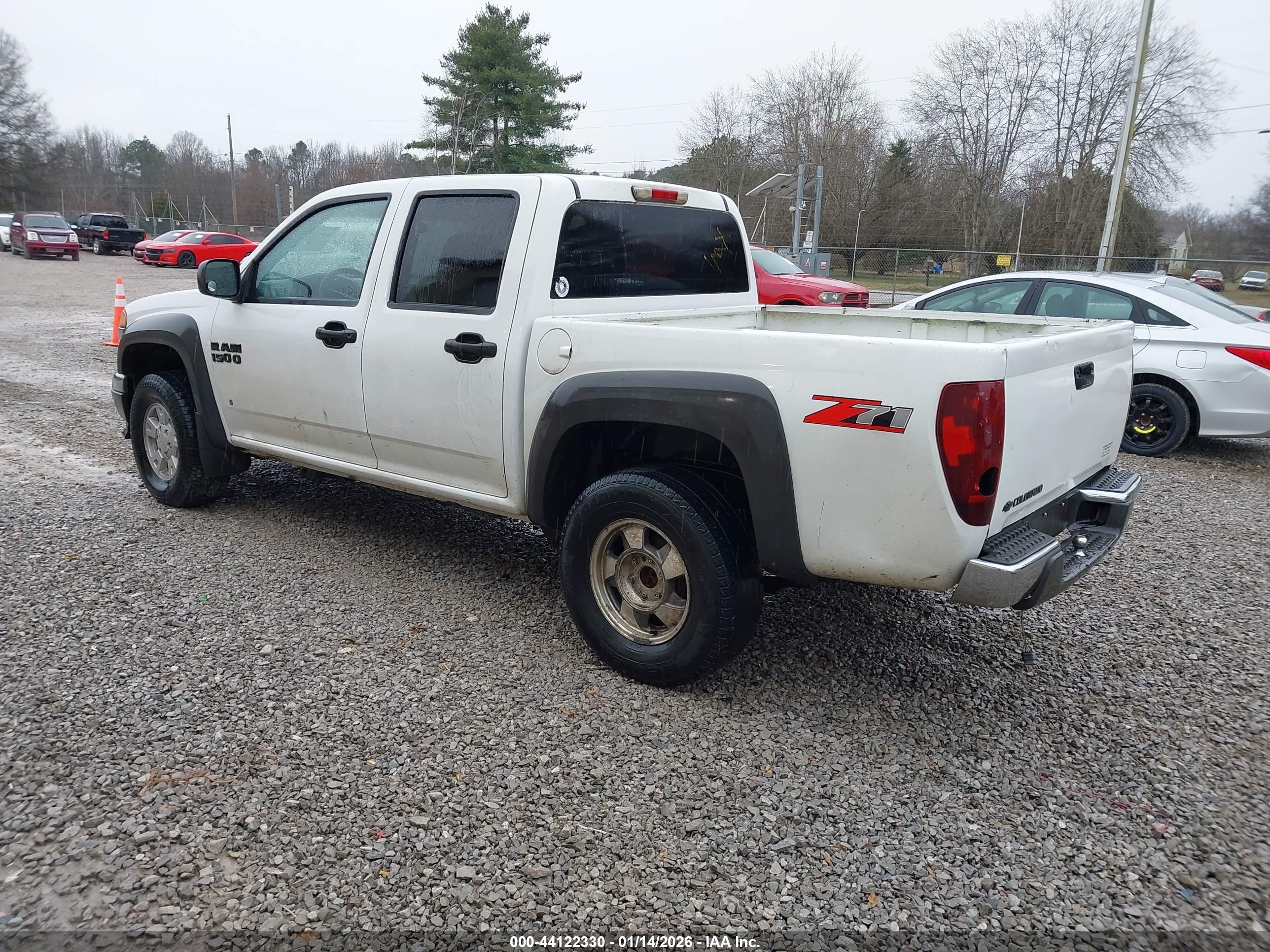 CHEVROLET COLORADO image 3