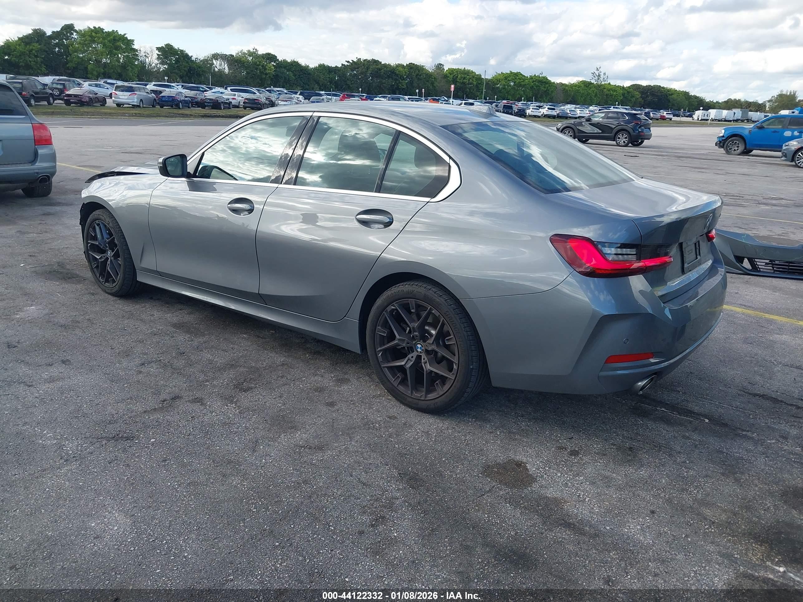 BMW 330I image 3