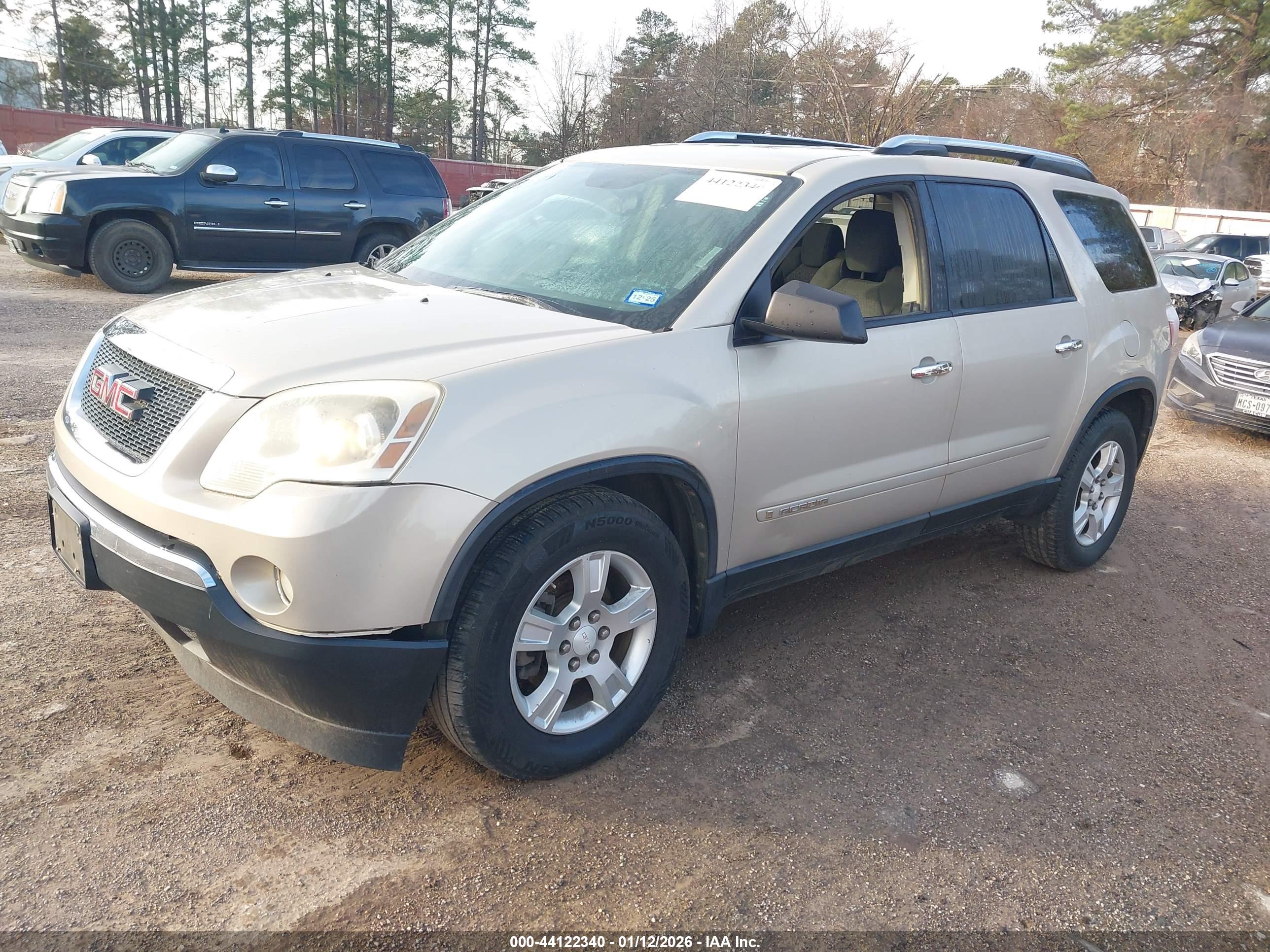 GMC ACADIA image 2