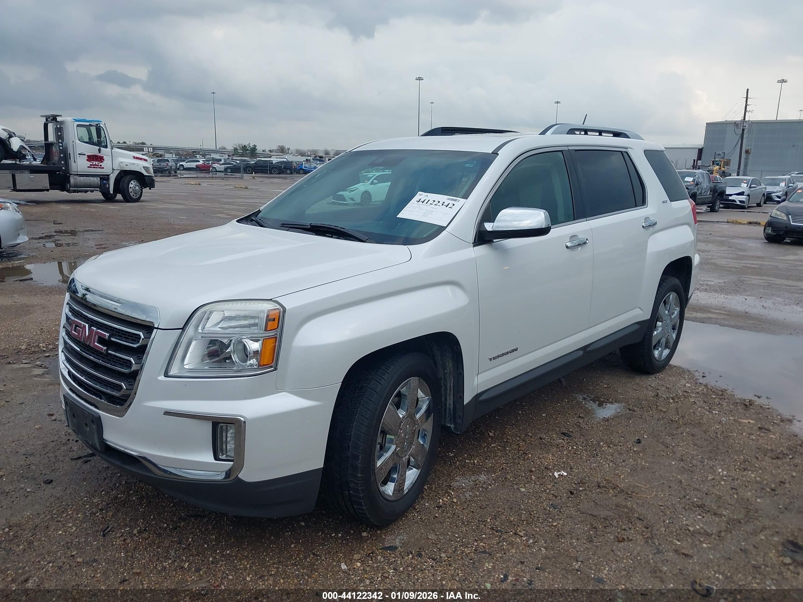 GMC TERRAIN image 2