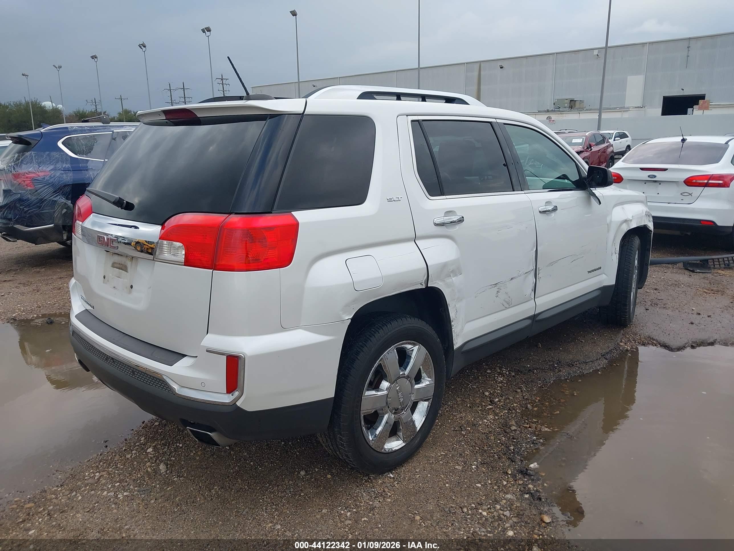 GMC TERRAIN image 4