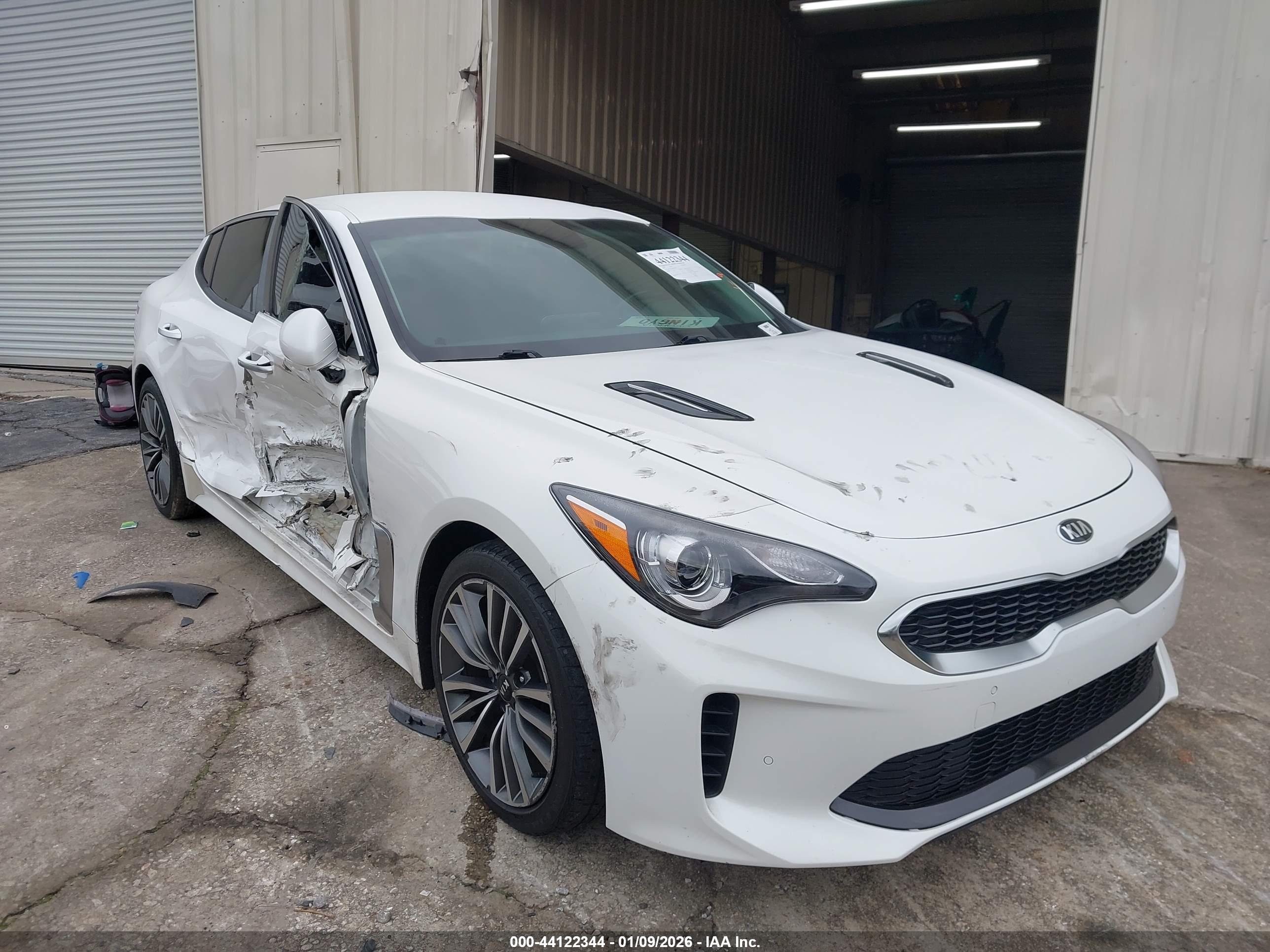 KIA STINGER image 6