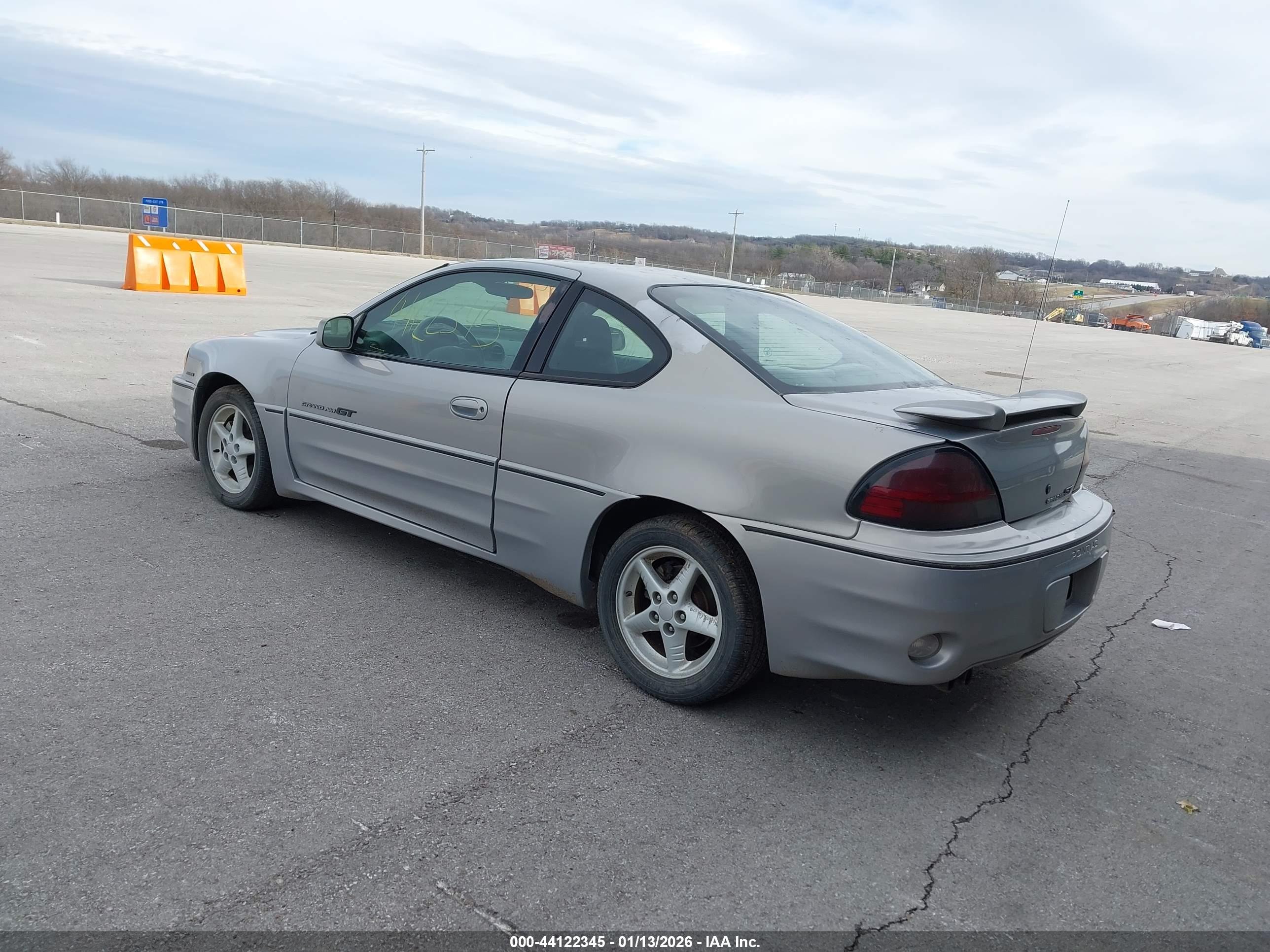 PONTIAC GRAND image 3