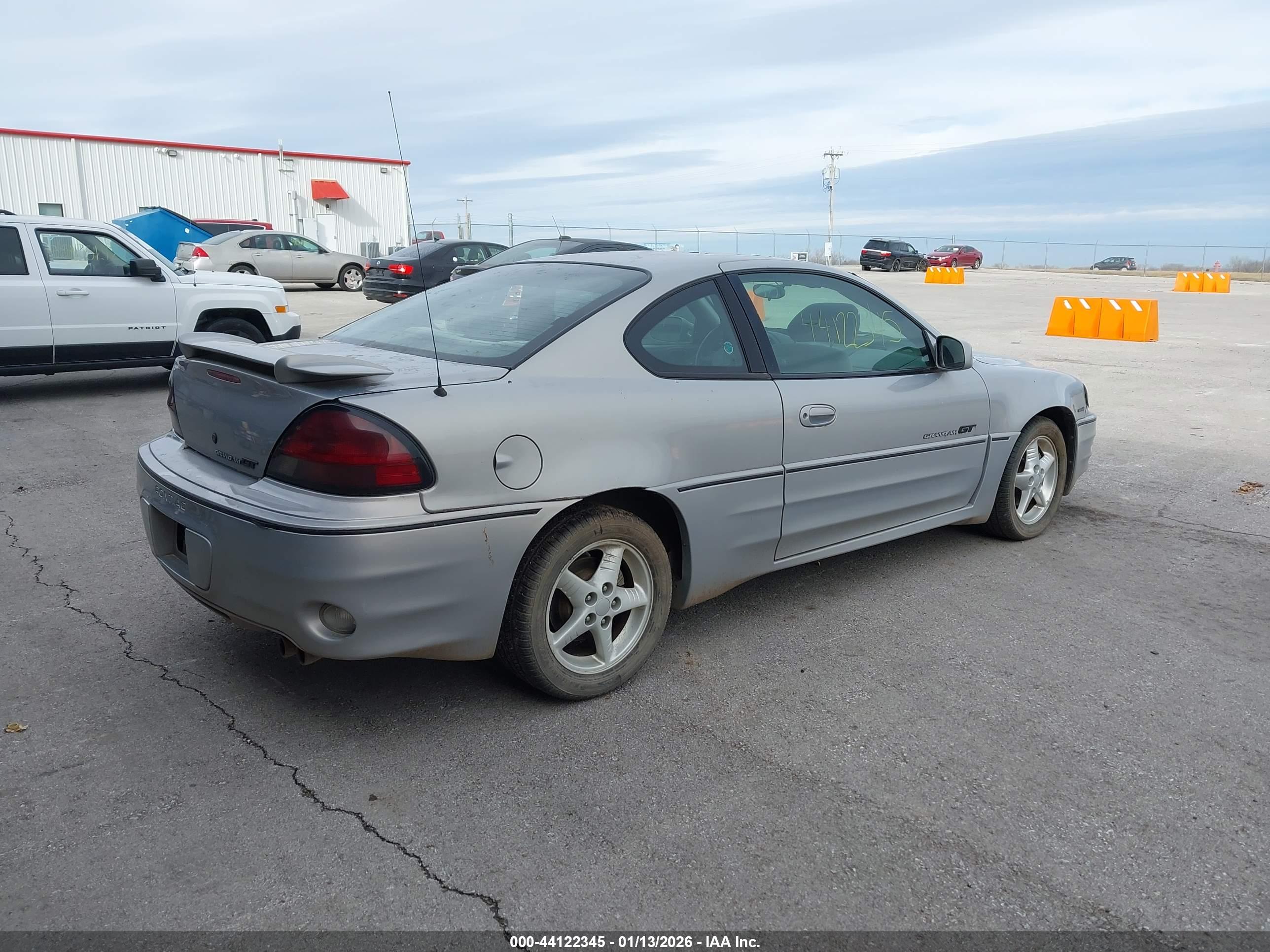 PONTIAC GRAND image 4
