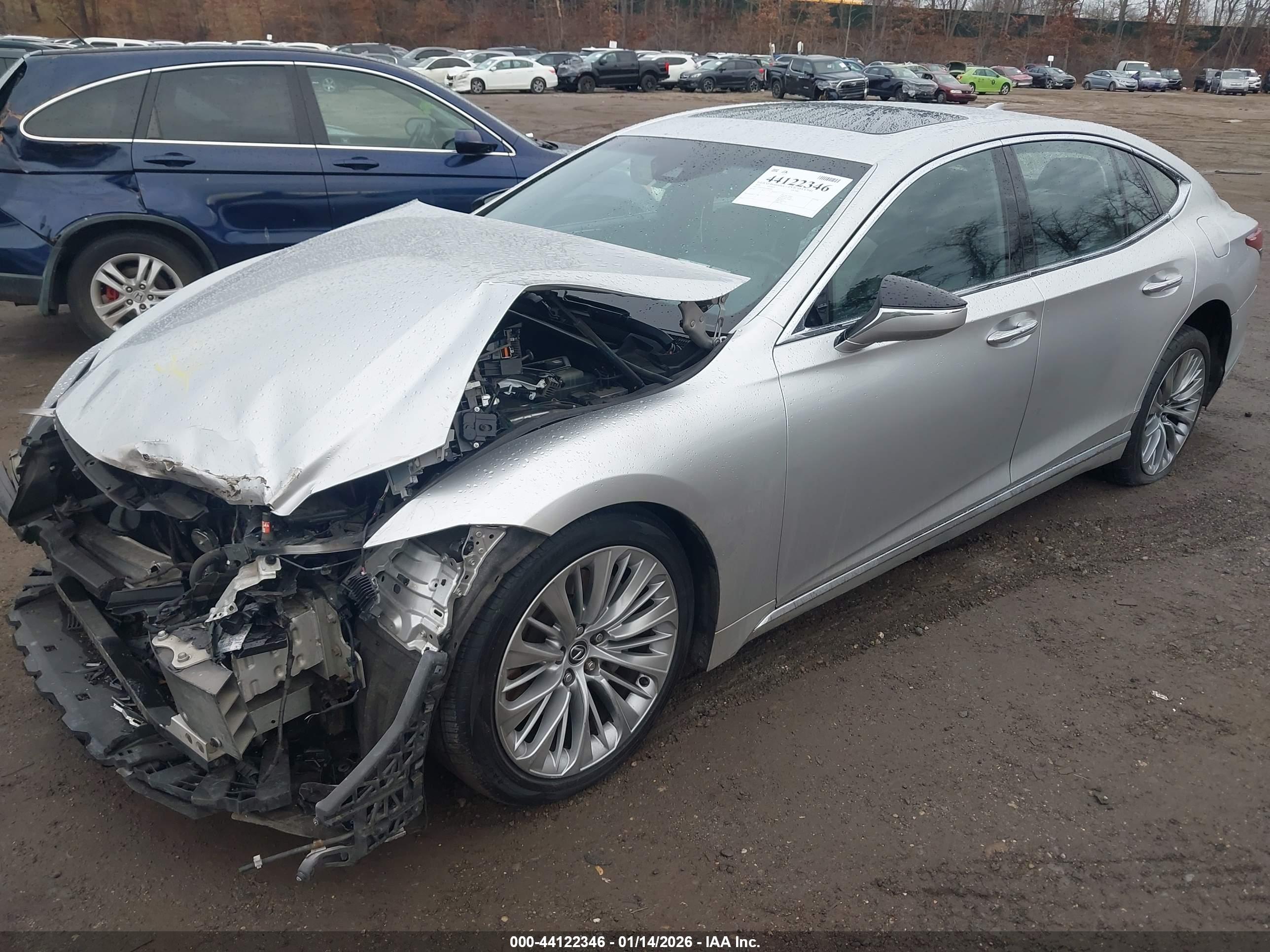 LEXUS LS image 2