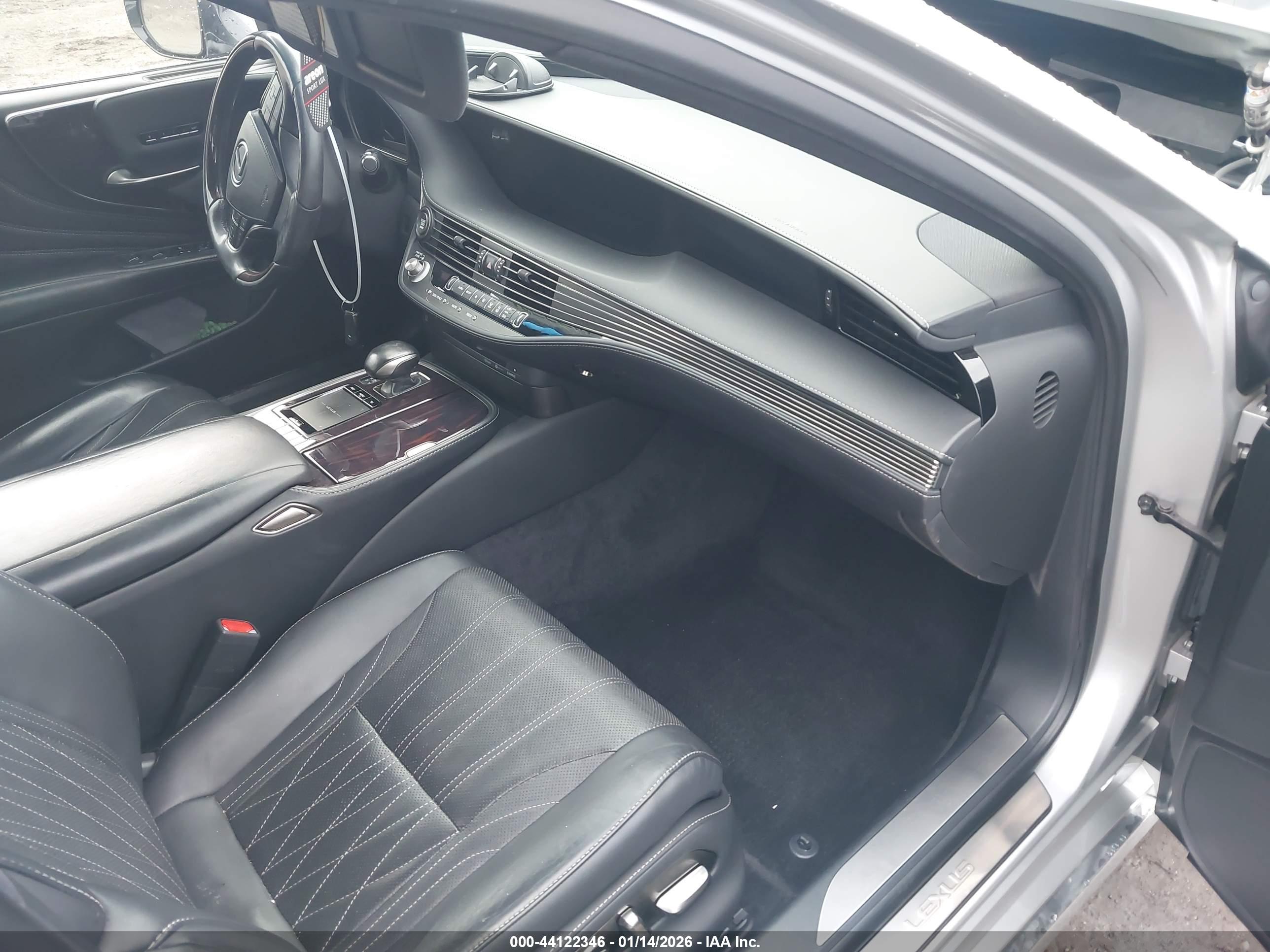 LEXUS LS image 5